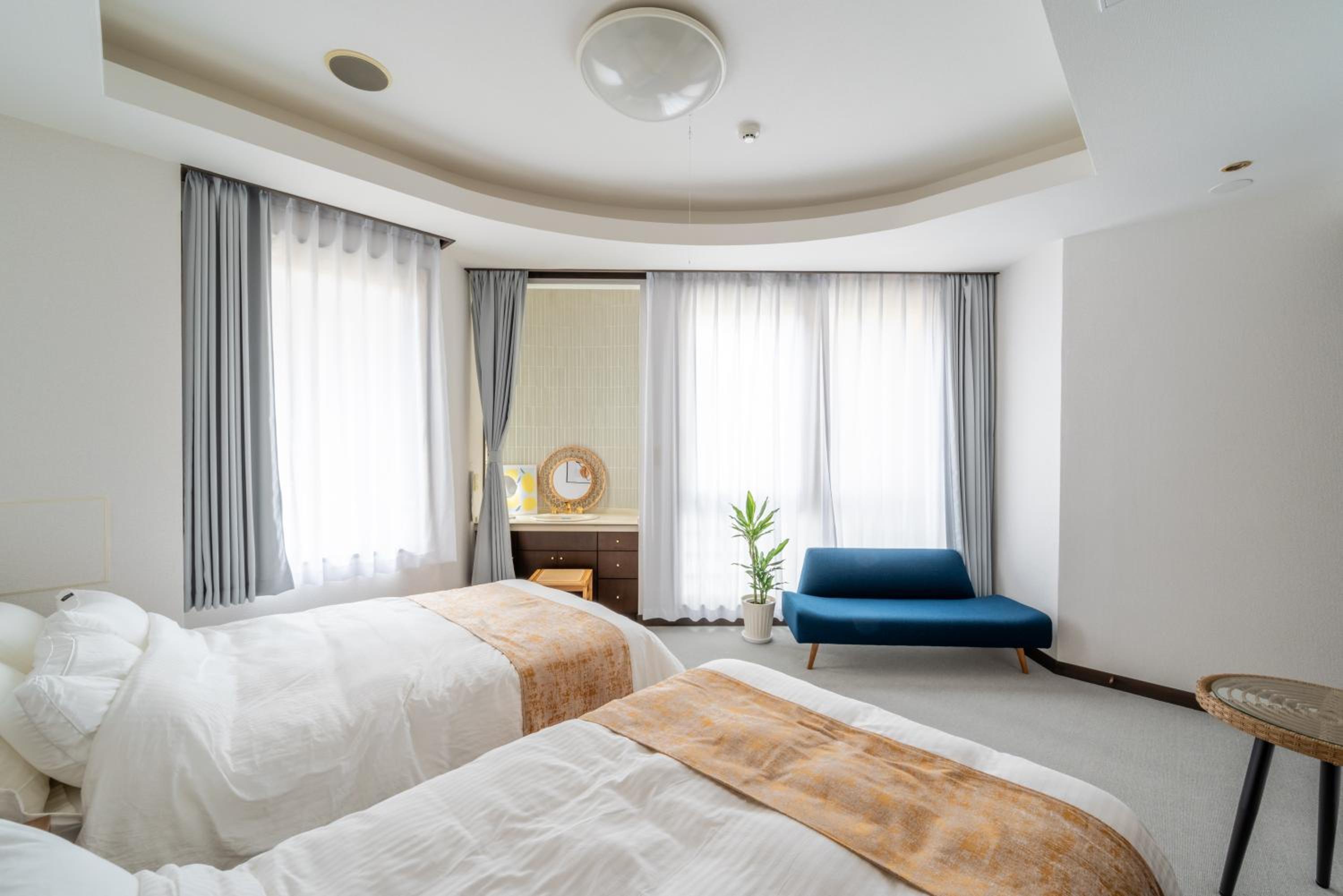 SWEET HOUSE 105 square meters of single floor space 15 minutes on foot to Shinsaibashi Dotonbori 30 minutes to USJ 7 minutes to Umeda