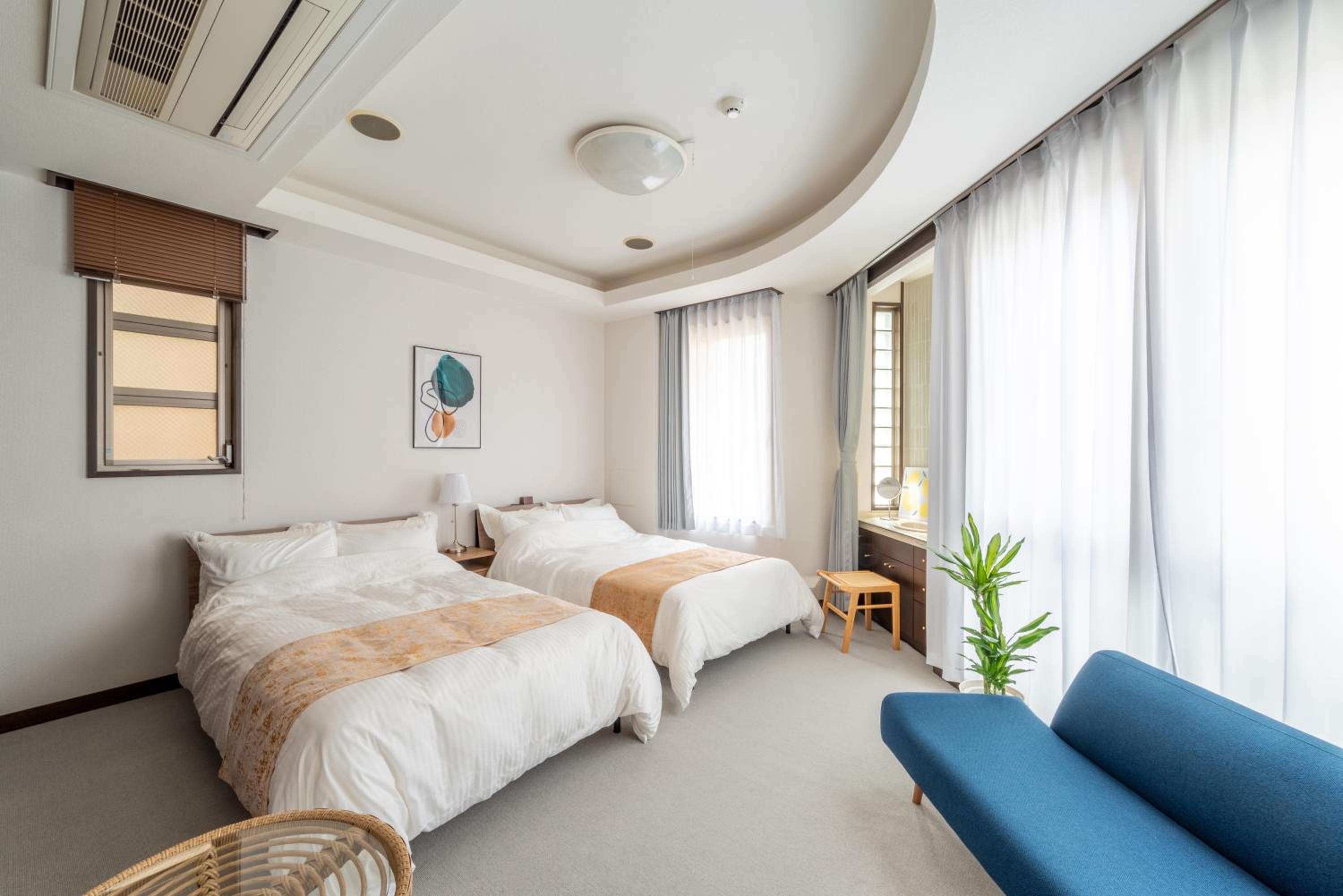 SWEET HOUSE 105 square meters of single floor space 15 minutes on foot to Shinsaibashi Dotonbori 30 minutes to USJ 7 minutes to Umeda