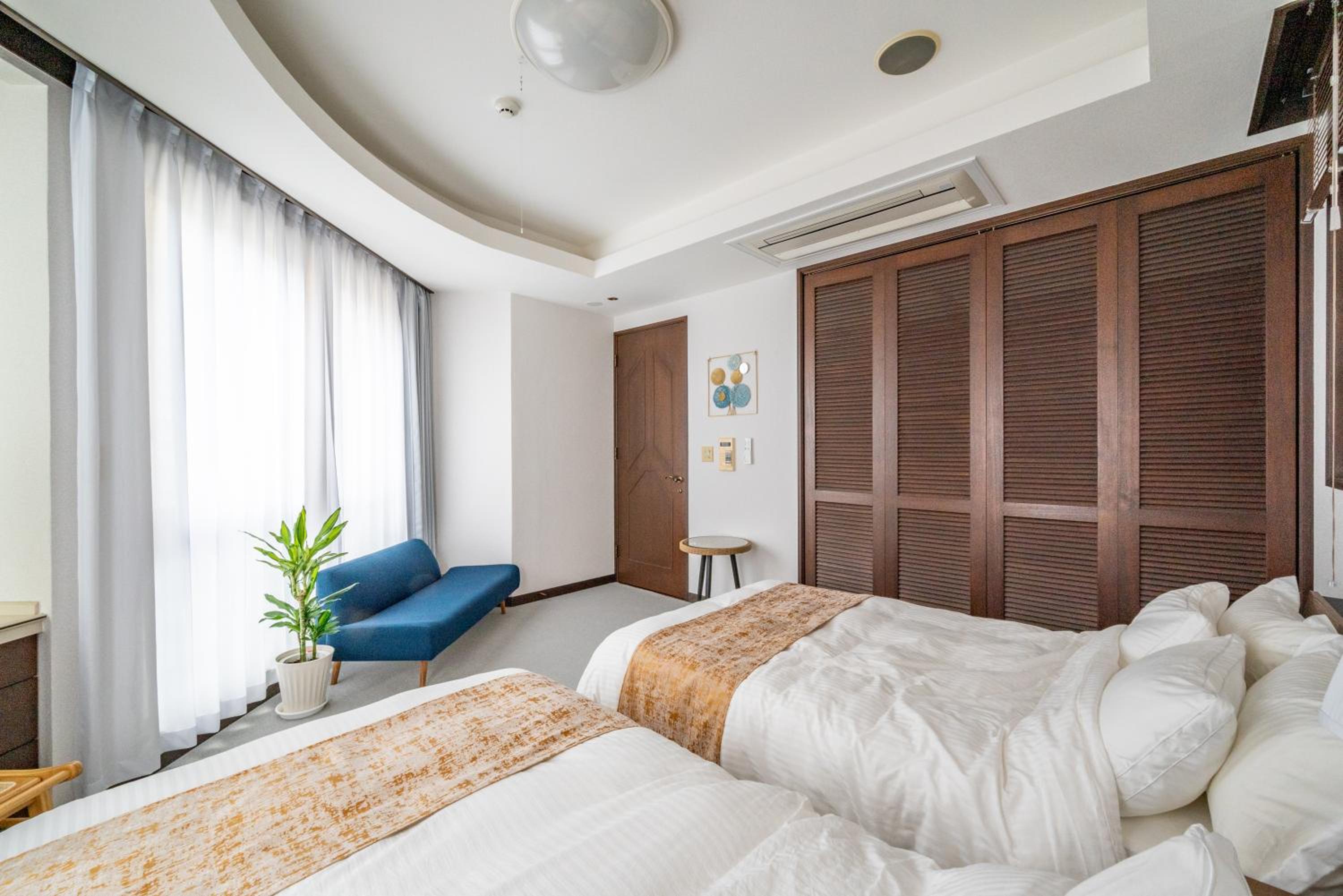SWEET HOUSE 105 square meters of single floor space 15 minutes on foot to Shinsaibashi Dotonbori 30 minutes to USJ 7 minutes to Umeda
