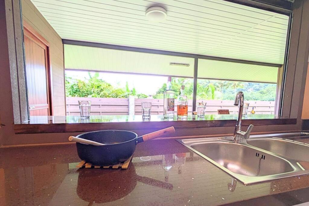 Teahupoo Lodge Near Surf Spot WIFI AC view 5