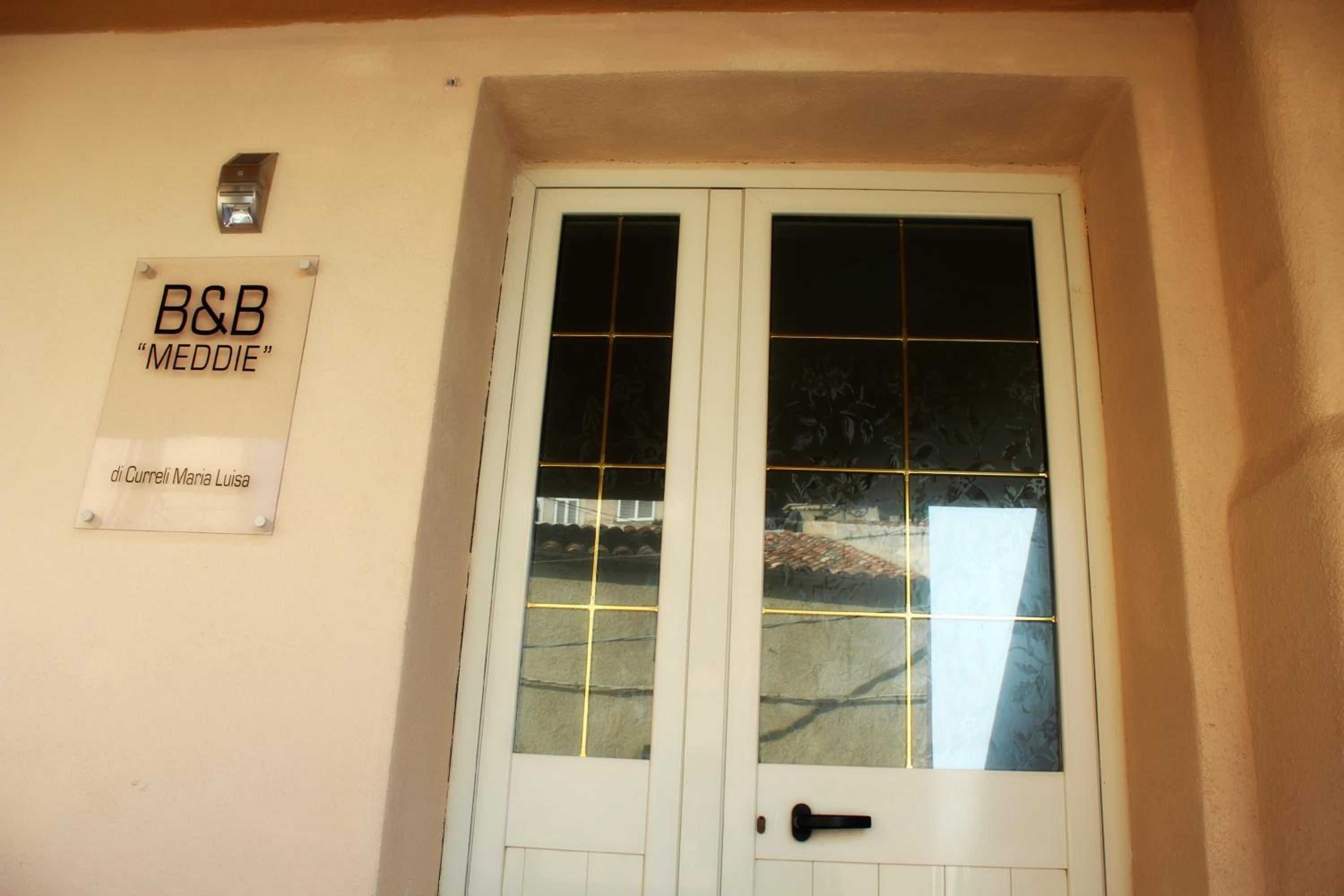 B&B Meddie view 3