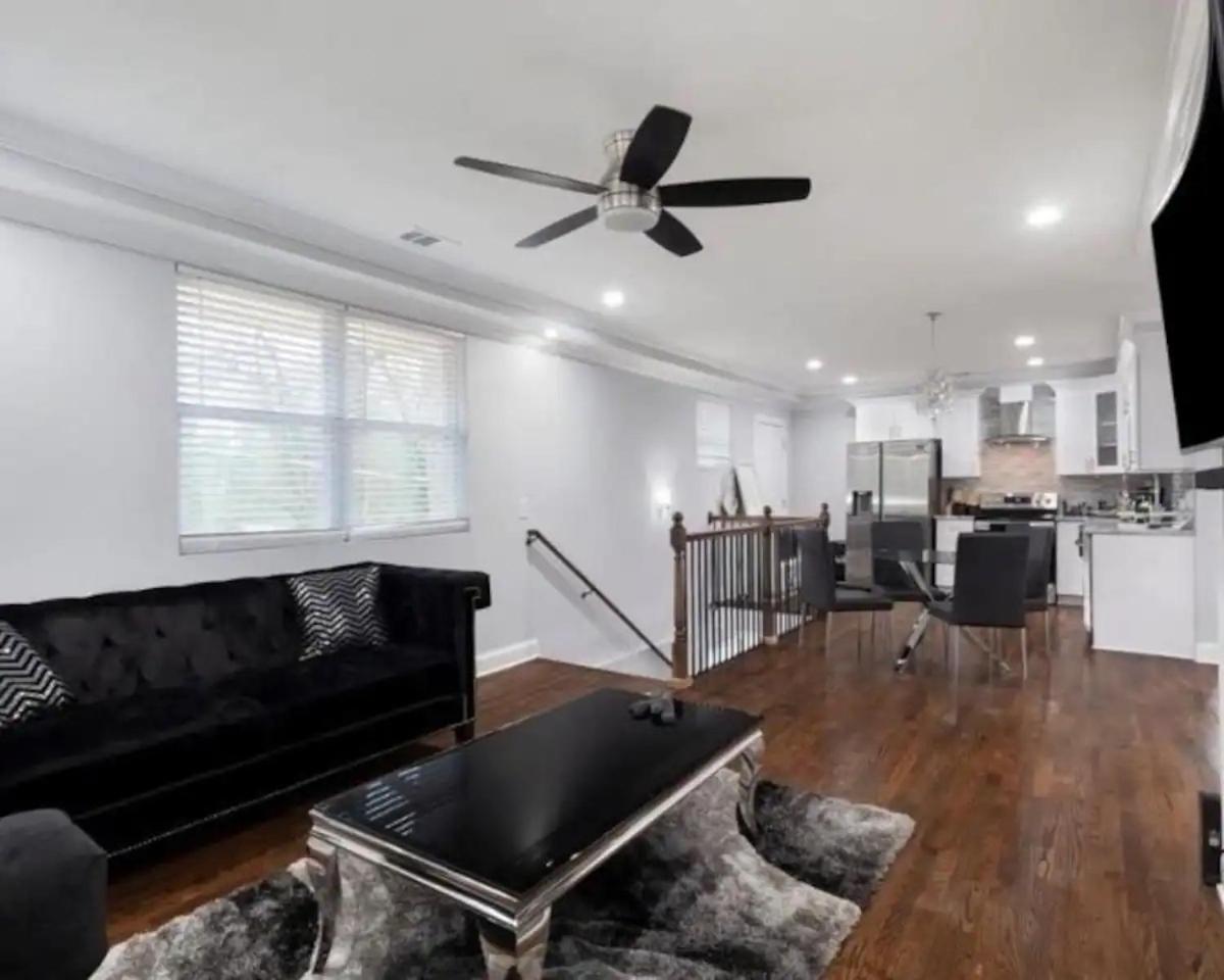 Luxurious 4BR-4BA Private Duplex in ATL view 4