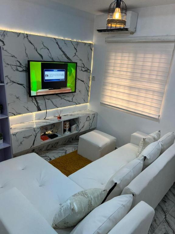 1bed room Mini Flat Adeniyi jones IKEJA ,Airport 4min,City centre,Netflix,Primevideo,Dstv,WiFi,Luxury Apartment