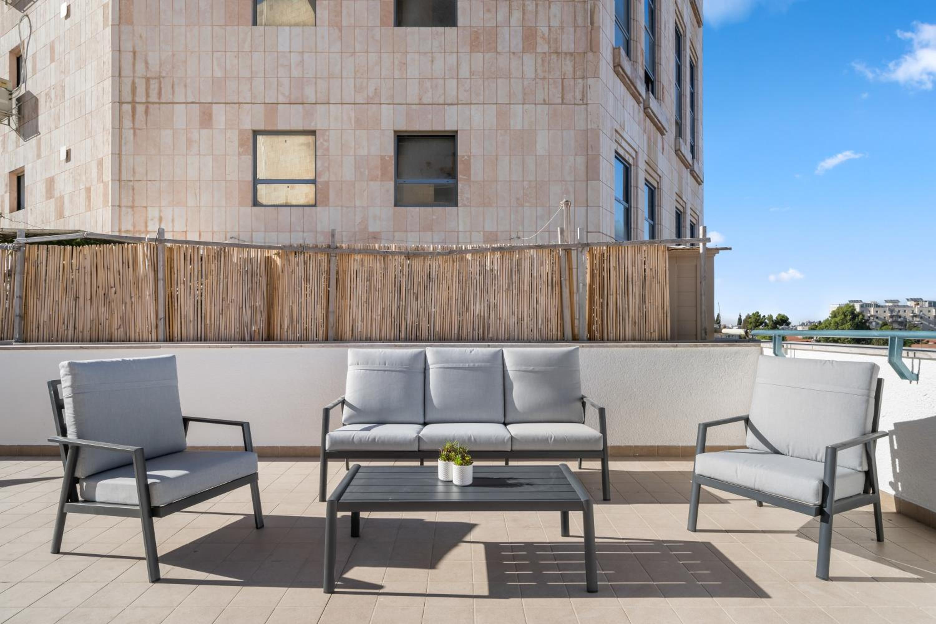 Beautiful 3 BDR Heart of JLM -Modern with Huge Balcony view 4