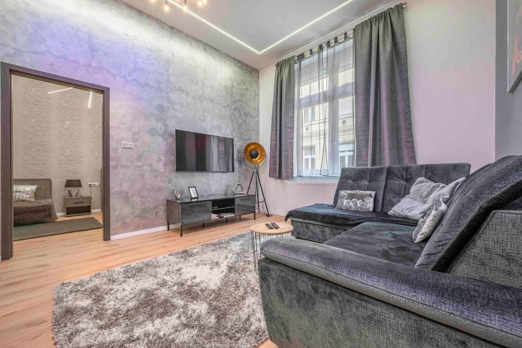 Exclusive Downtown Apartment with AC view 2