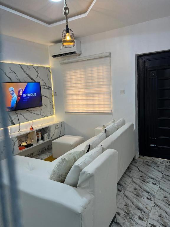1bed room Mini Flat Adeniyi jones IKEJA ,Airport 4min,City centre,Netflix,Primevideo,Dstv,WiFi,Luxury Apartment