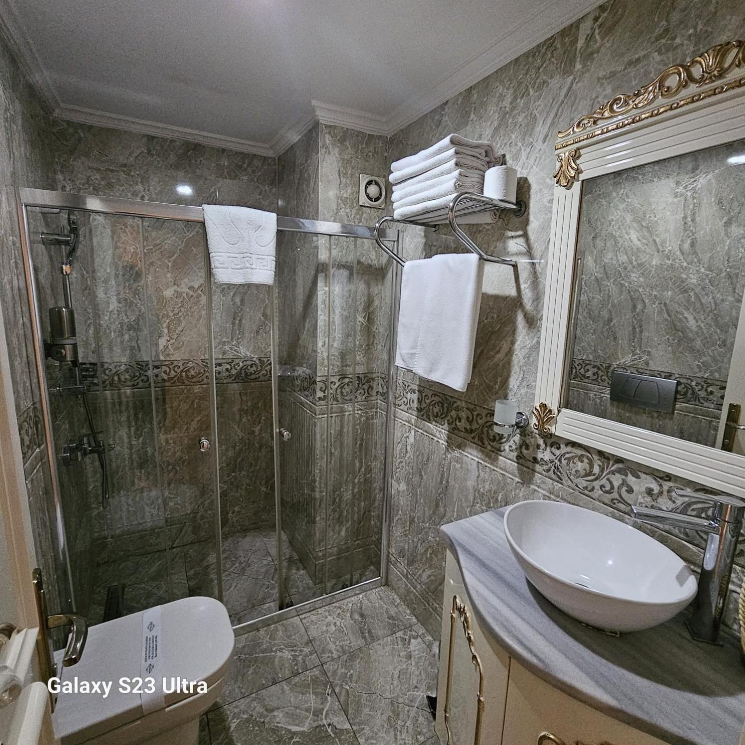 Best Town Hotel - Image 28