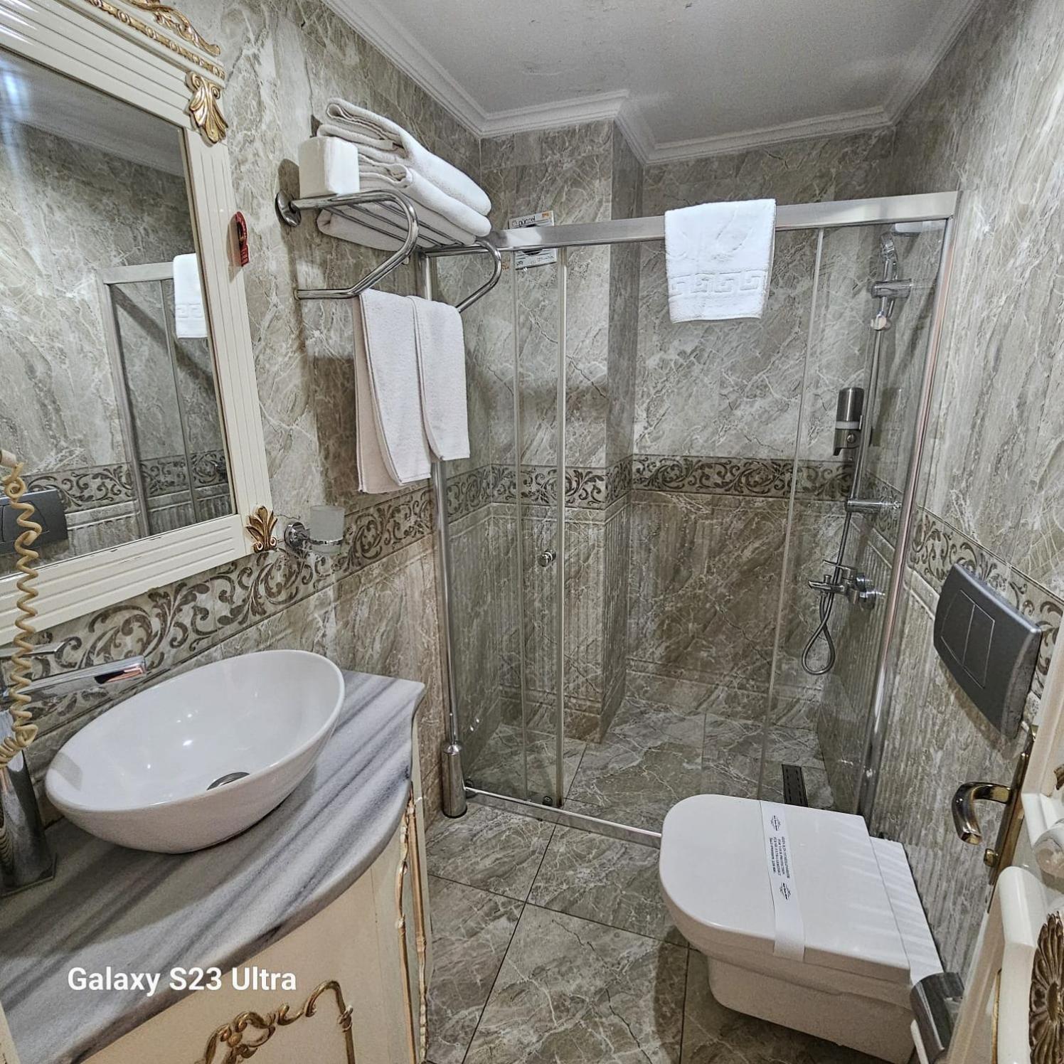 Best Town Hotel - Image 75