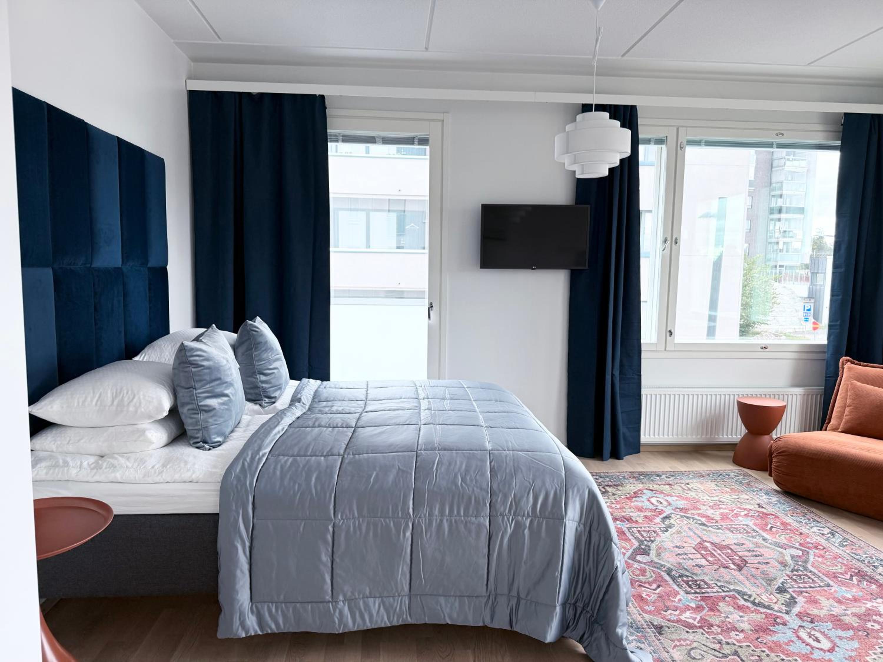 Spacious Railway Station Apartment with sofabed for kid or adult