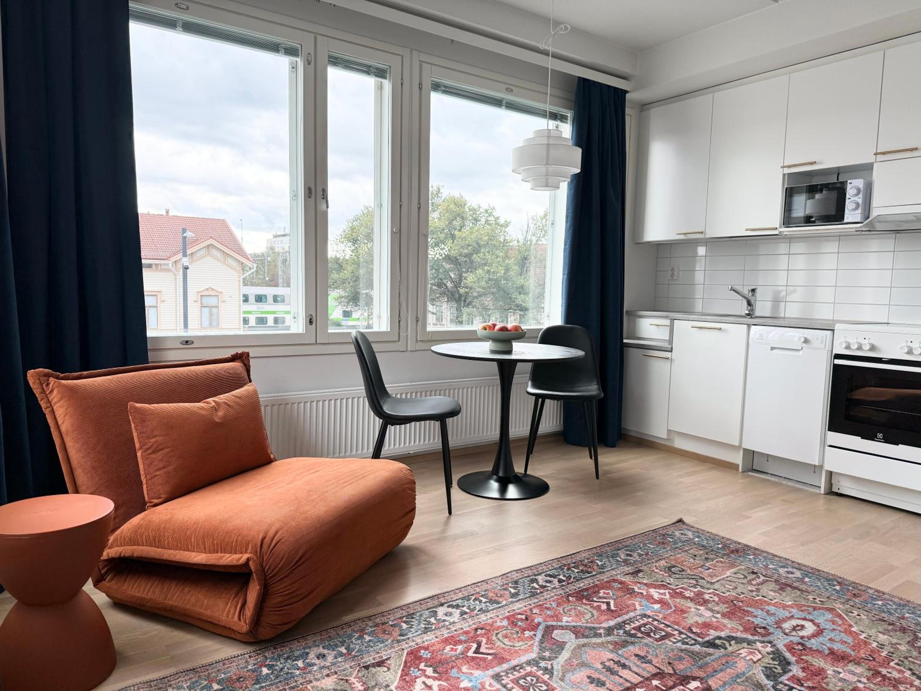 Spacious Railway Station Apartment with sofabed for kid or adult