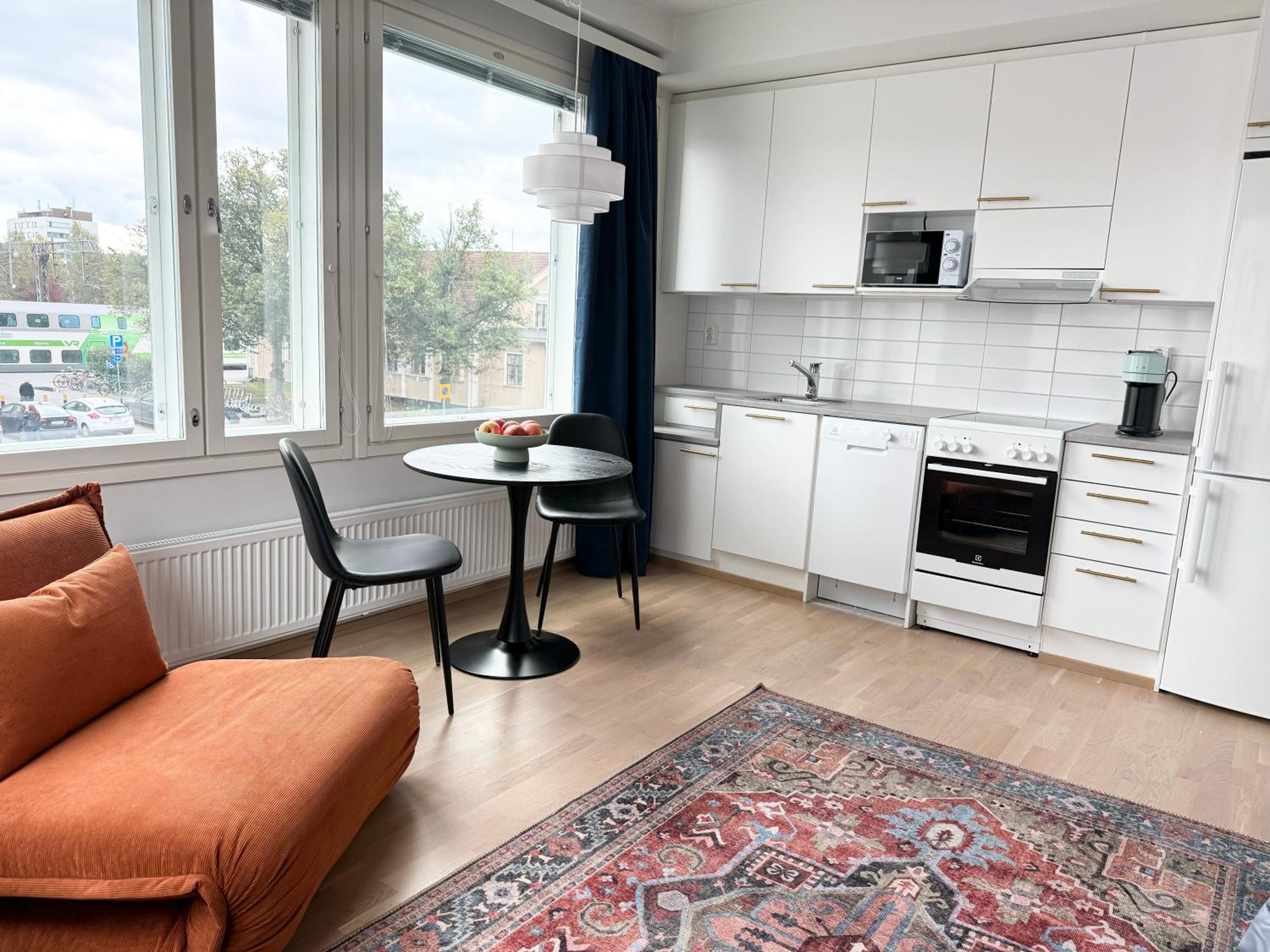 Spacious Railway Station Apartment with sofabed for kid or adult