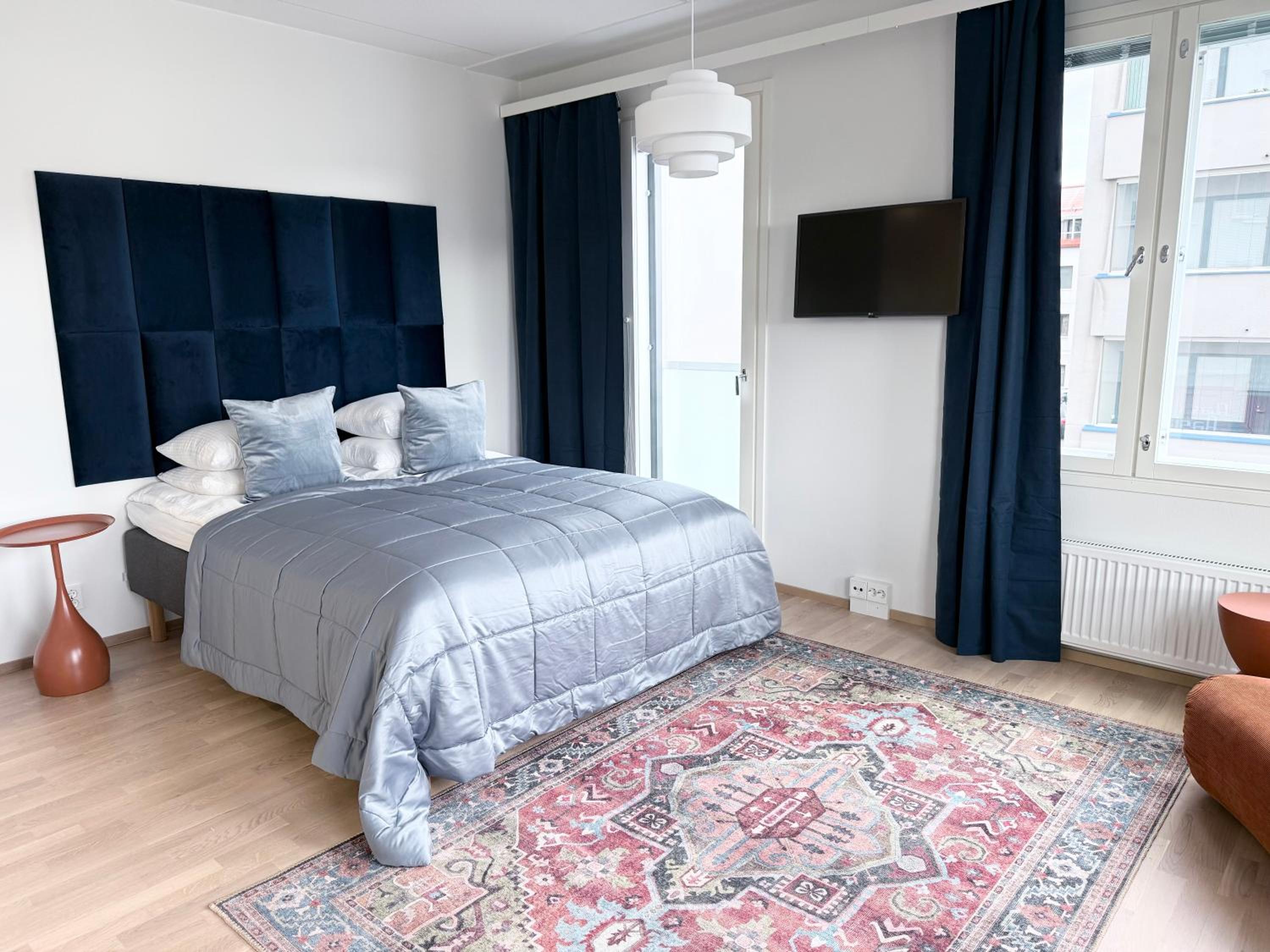 Spacious Railway Station Apartment with sofabed for kid or adult
