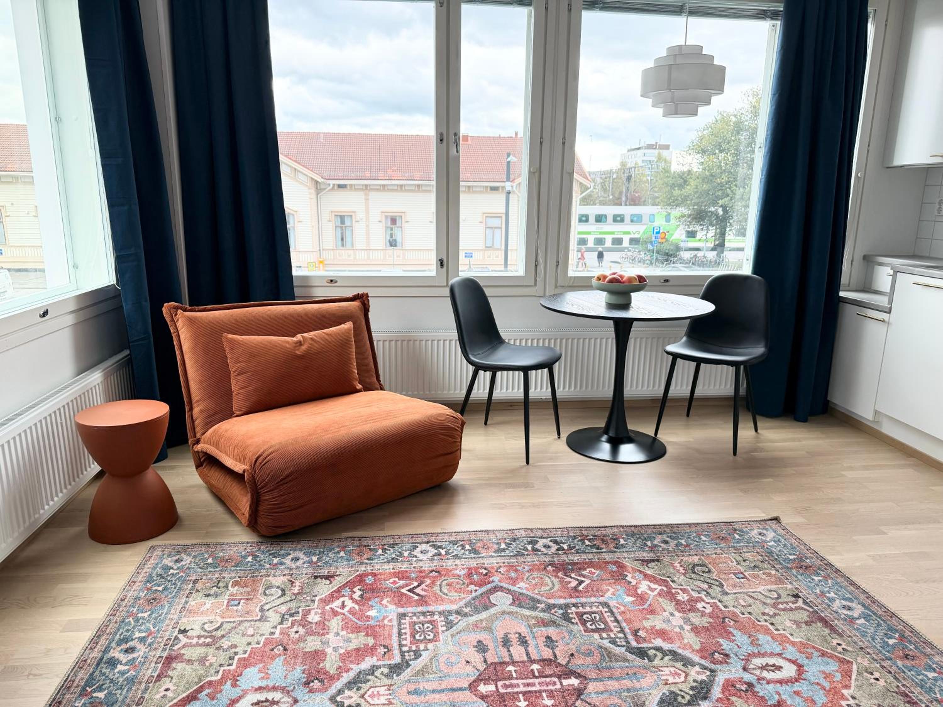 Spacious Railway Station Apartment with sofabed for kid or adult