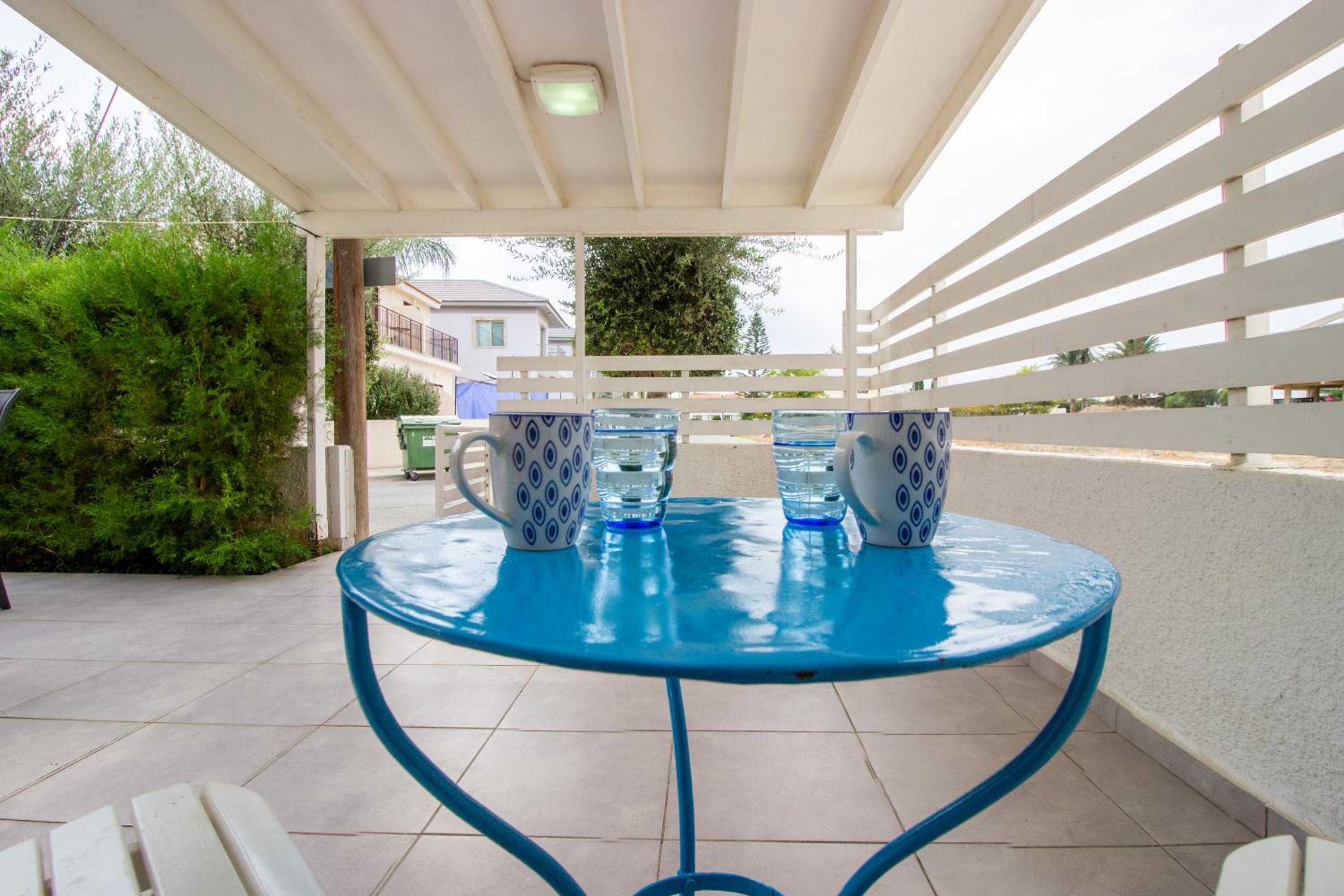 Walk to the beach 2-bed apt