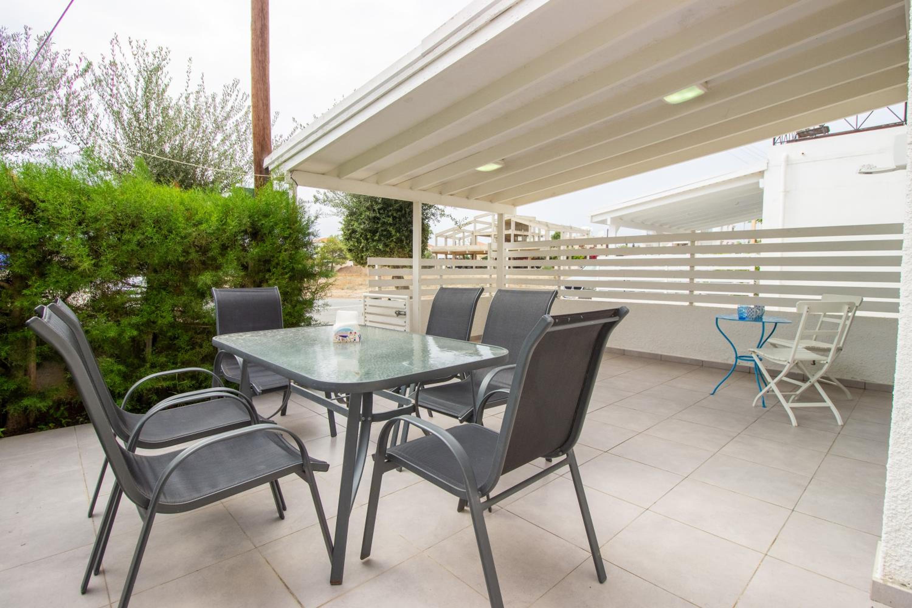 Walk to the beach 2-bed apt