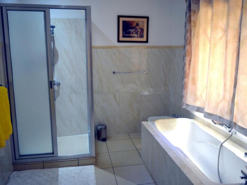 Glacis beach villa photo 3