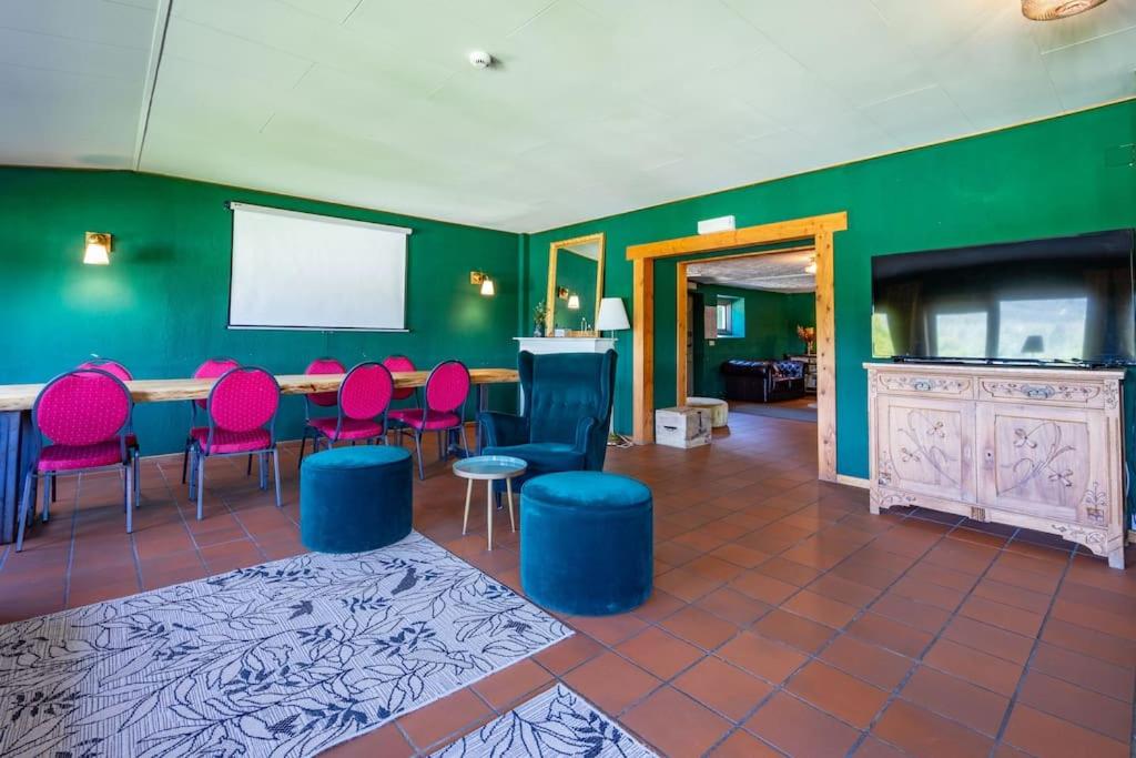 Berismenil Gardens large villa with indoor swimming pool and jacuzzi