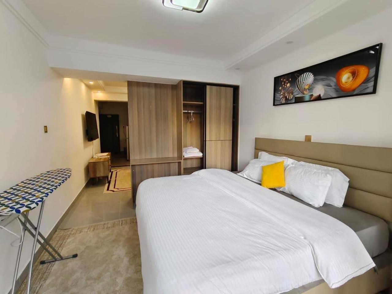 Cosy condos, Lavington view 3