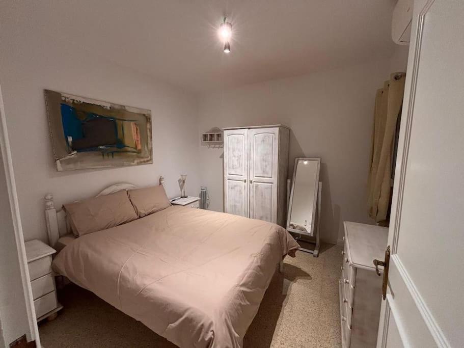 3 bedroom apt in prime location 5m away from beach view 4