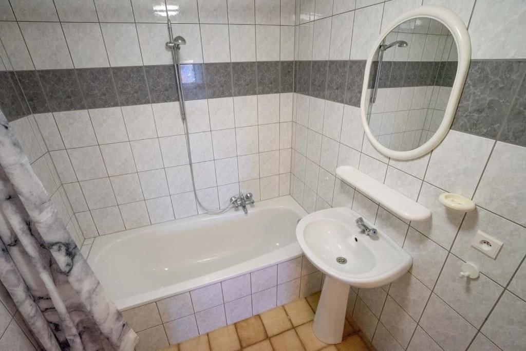 Berismenil Gardens large villa with indoor swimming pool and jacuzzi