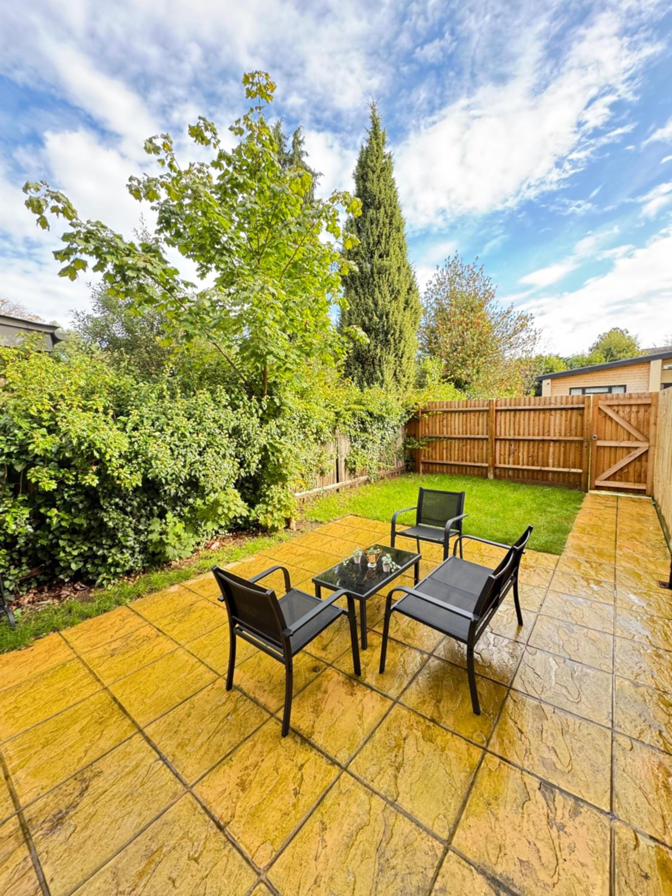 Oxford Vacations - The Phantom Apartment ideal for JR Churchill Manor Nuffield Hospitals Oxford B University 2023 built sleeps 5 people comfortably very modern 2 rooms 3 bathrooms 1 minute walk to John Radcliffe Hospital - Property Image 66