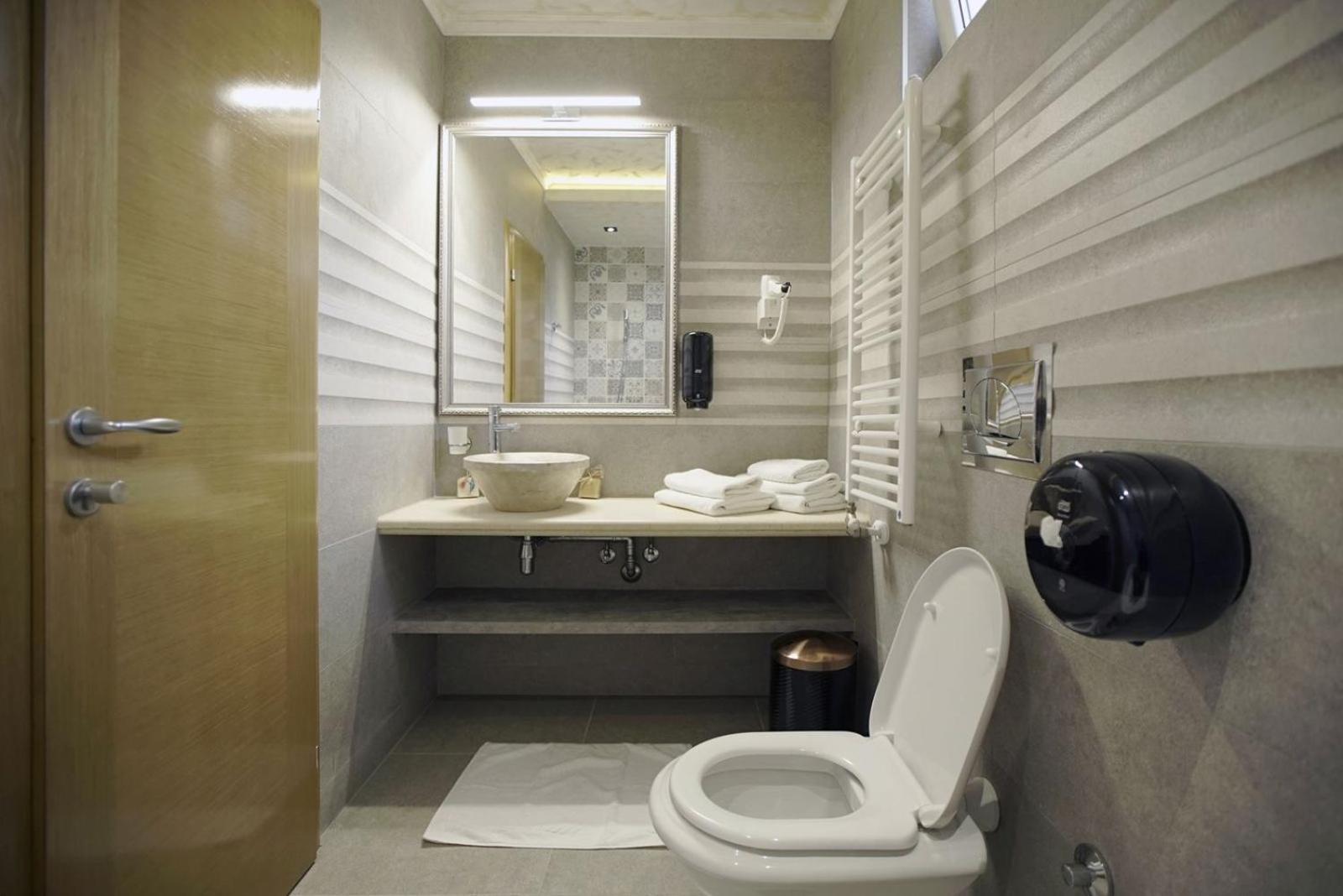 PLEASURE APARTMENTS