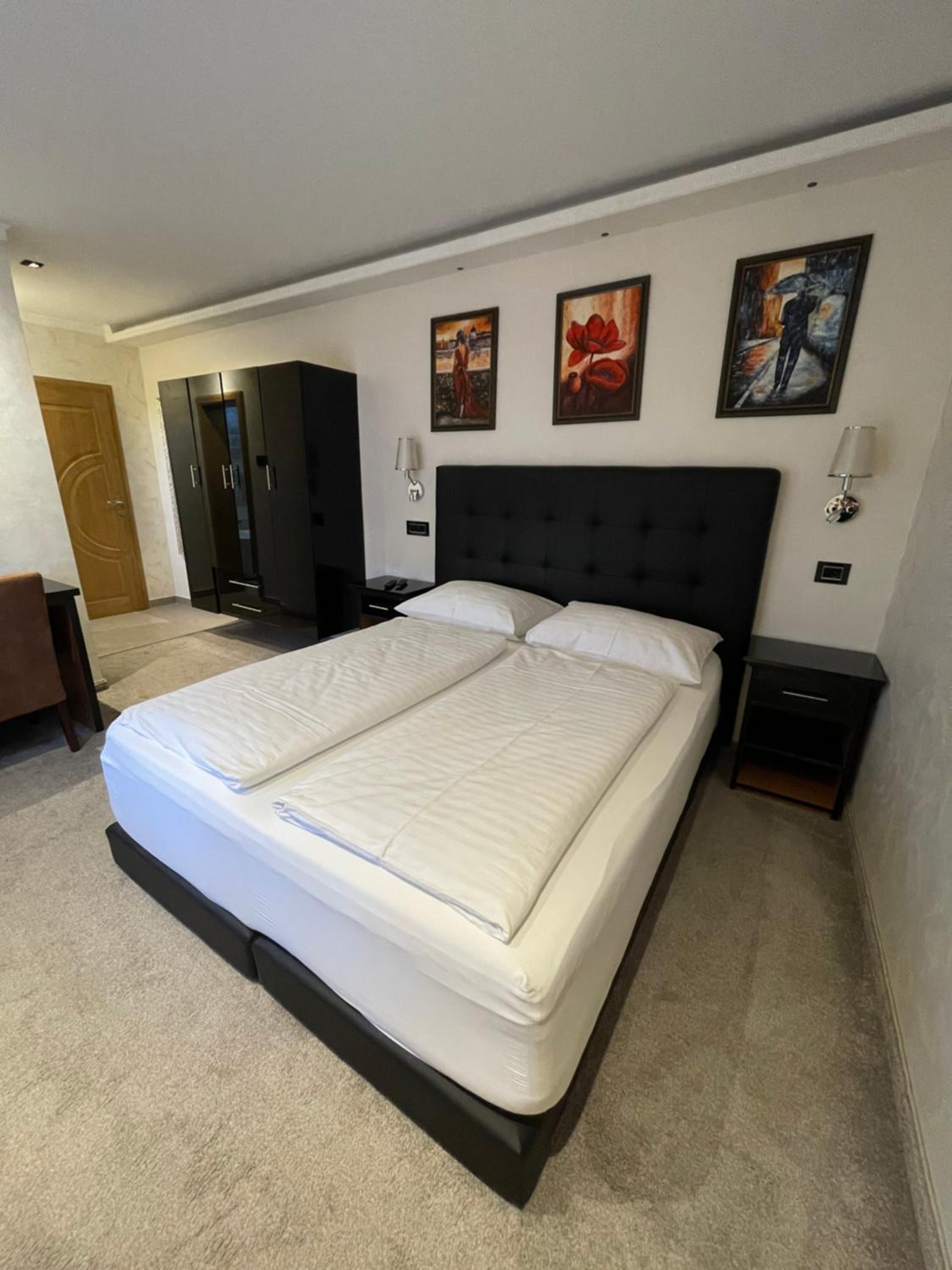 PLEASURE APARTMENTS
