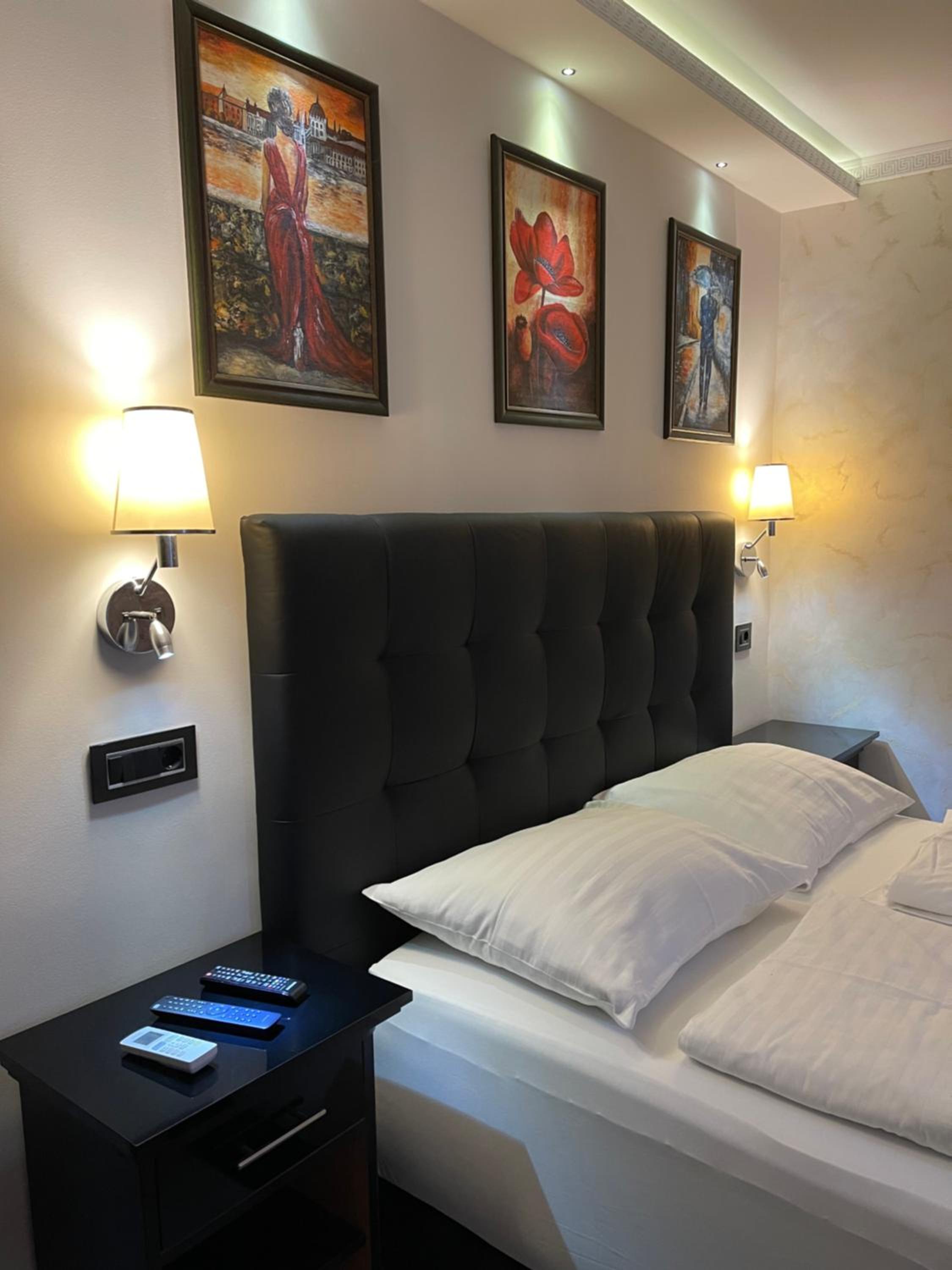 PLEASURE APARTMENTS