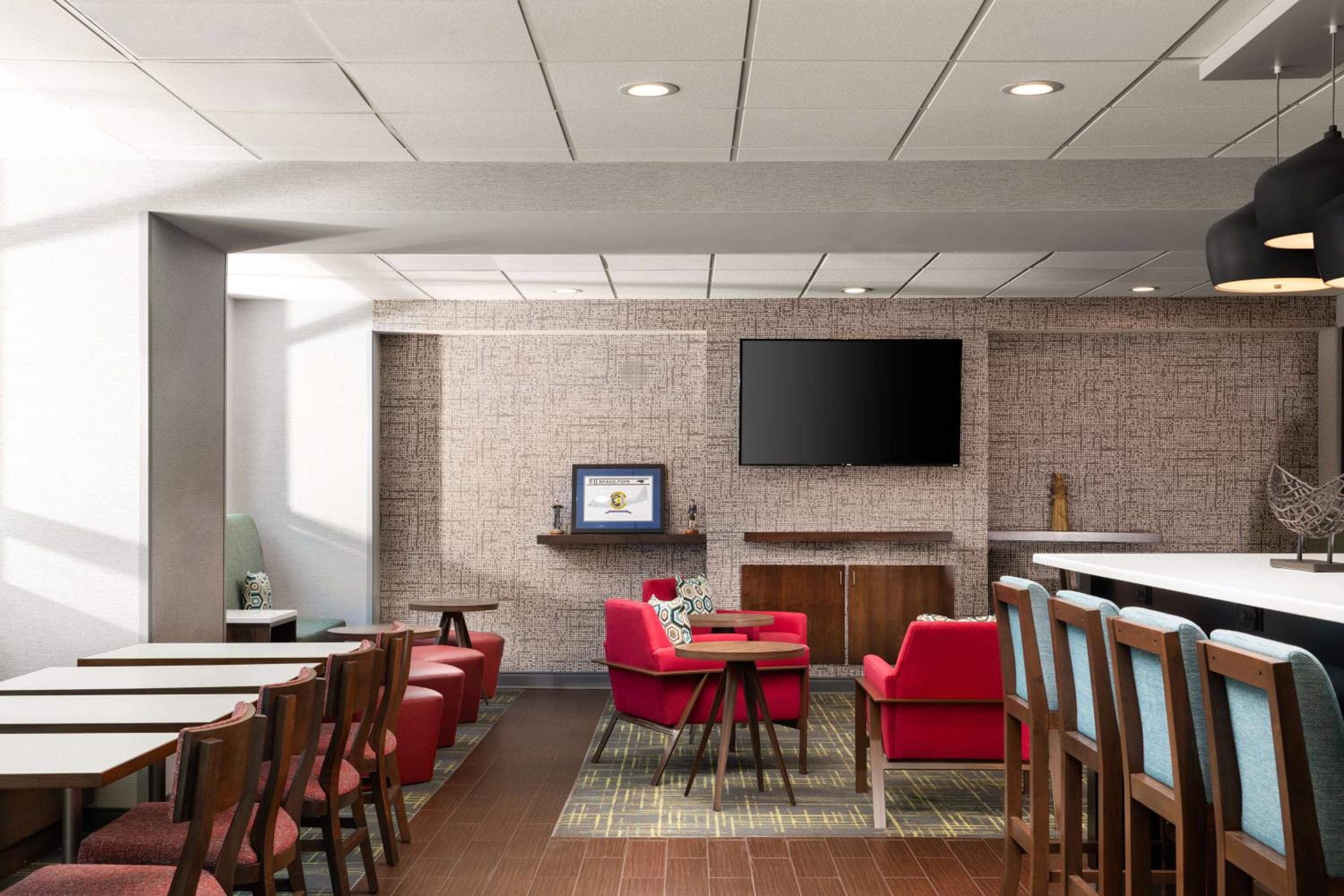 Spring Lake Vacations - Hampton Inn Spring Lake Fayetteville - Property Image 10