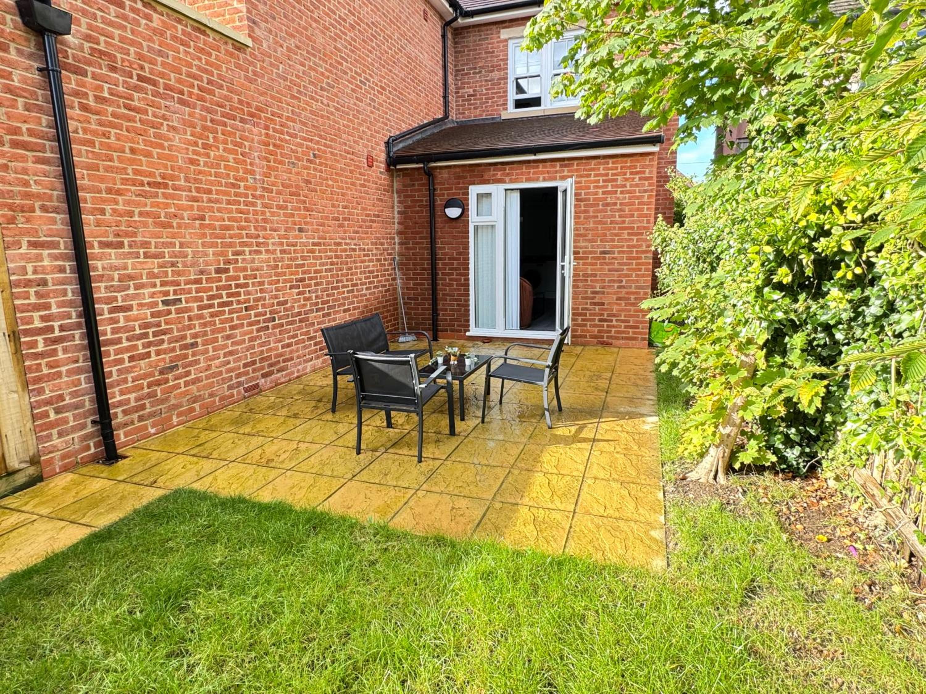 Oxford Vacations - The Phantom Apartment ideal for JR Churchill Manor Nuffield Hospitals Oxford B University 2023 built sleeps 5 people comfortably very modern 2 rooms 3 bathrooms 1 minute walk to John Radcliffe Hospital - Property Image 36