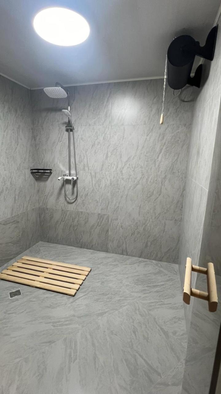 Uyut House