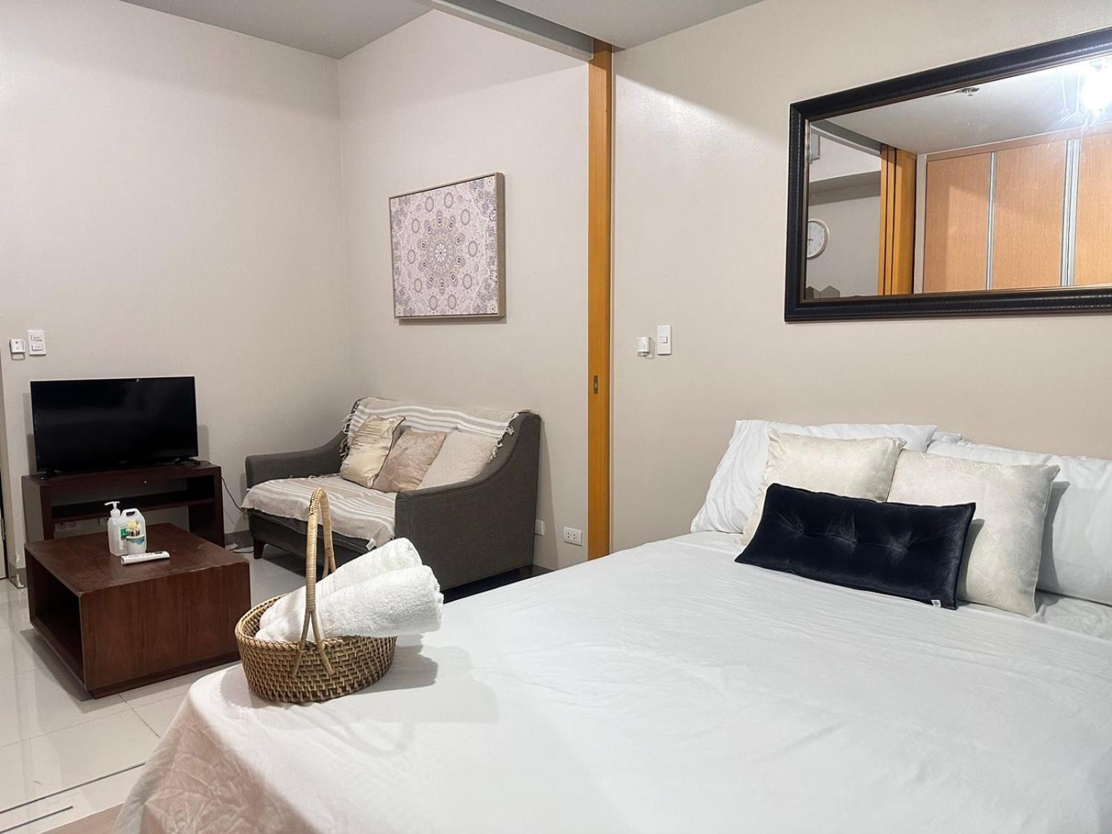 Modern Suite In Bonifacio Global City view 3