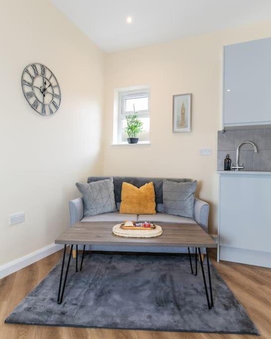 Ealing Haven - 1 Bedroom Flat, Solo Travellers view 5