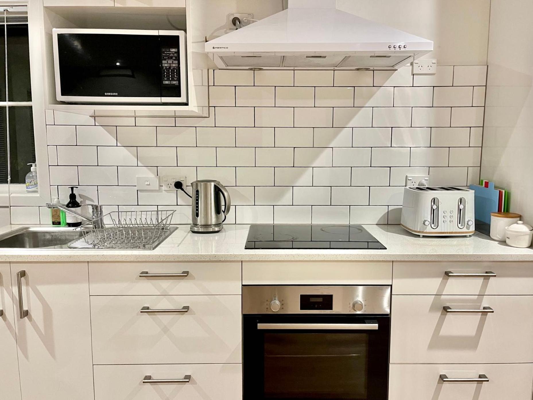 Stylish Modern Flat with Parking Near Station view 2