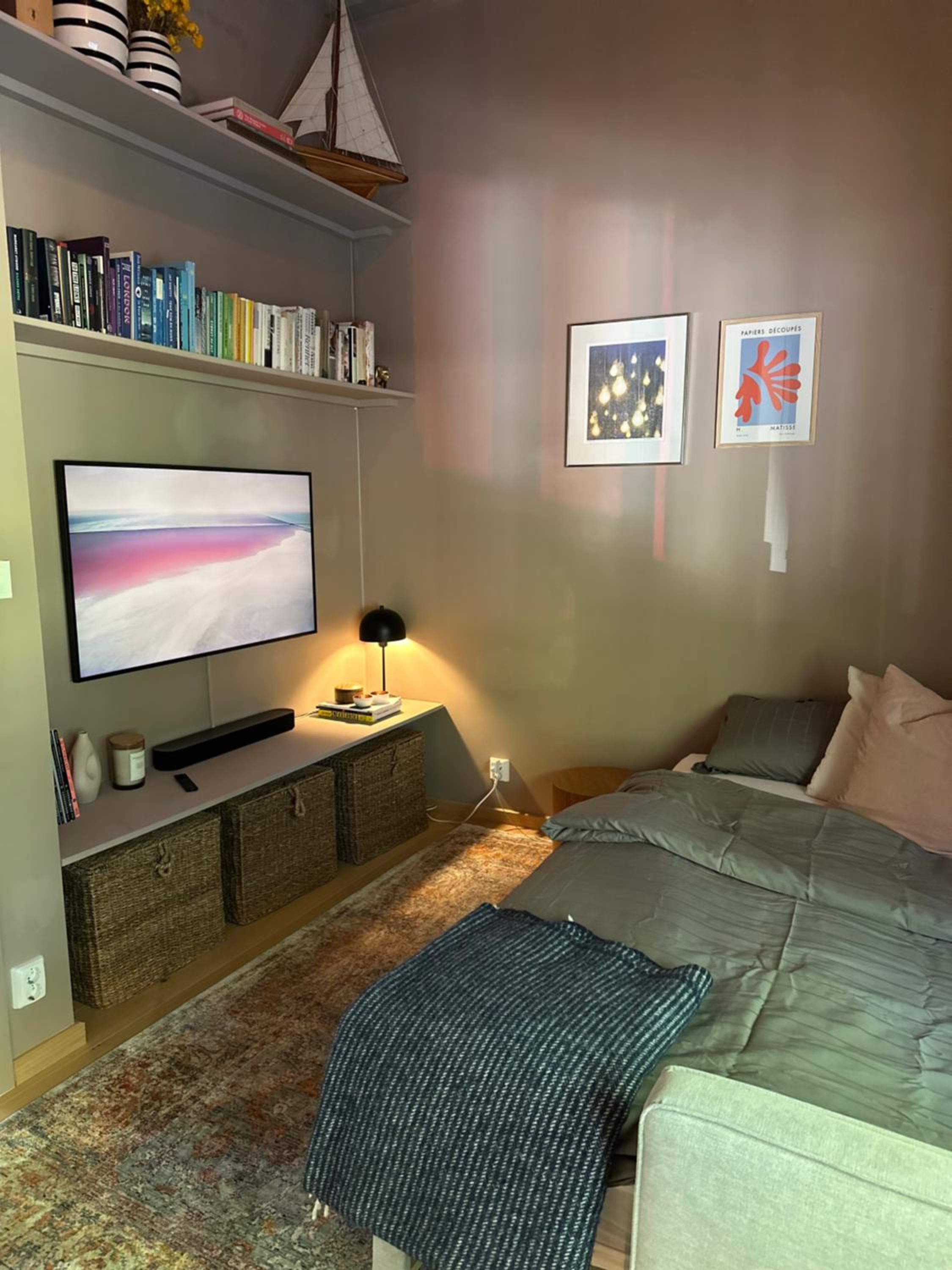 Groups & families, FREE parking, three bedrooms, two baths view 4