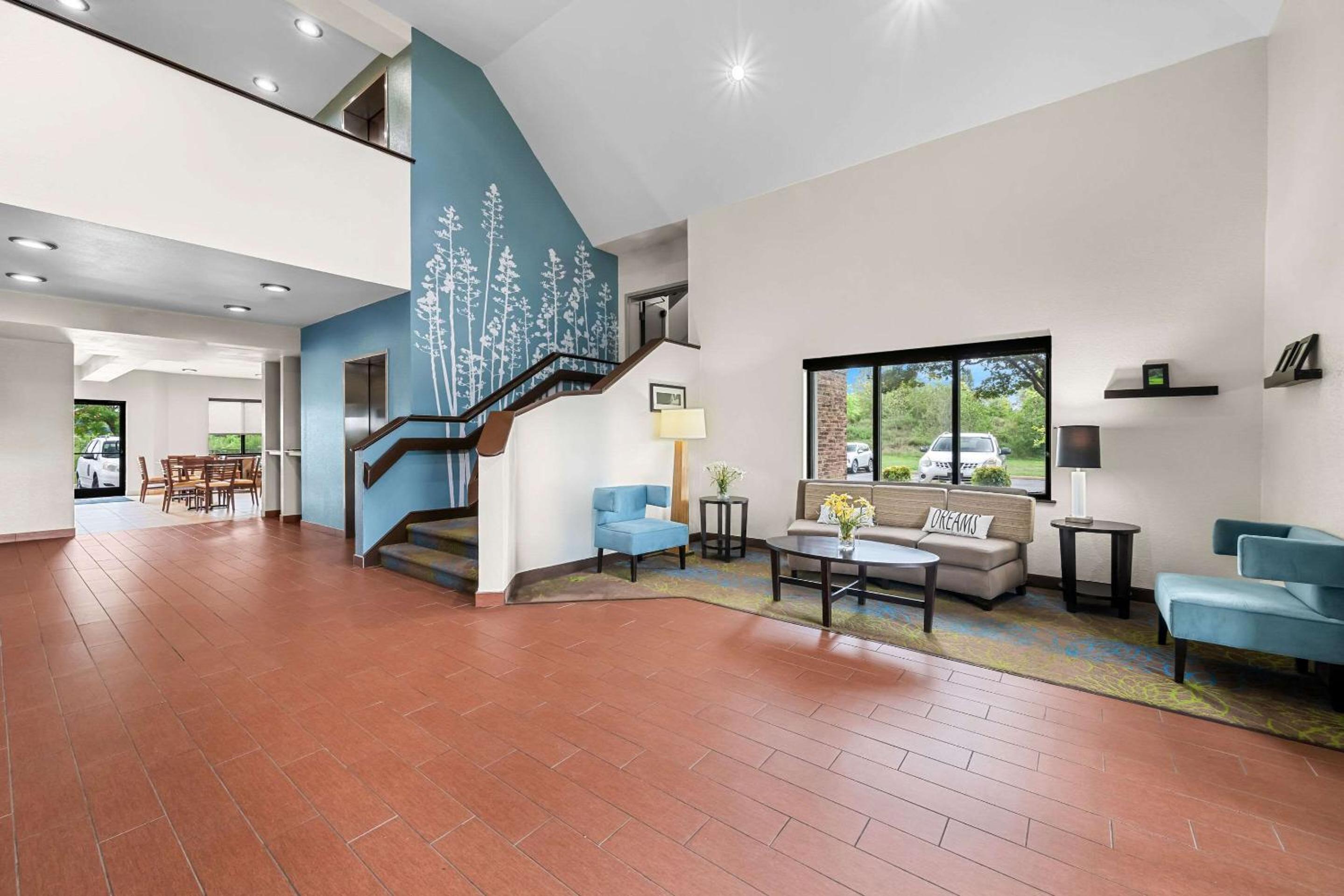 Kingsport Vacations - Sleep Inn  Suites Kingsport TriCities Airport - Property Image 28