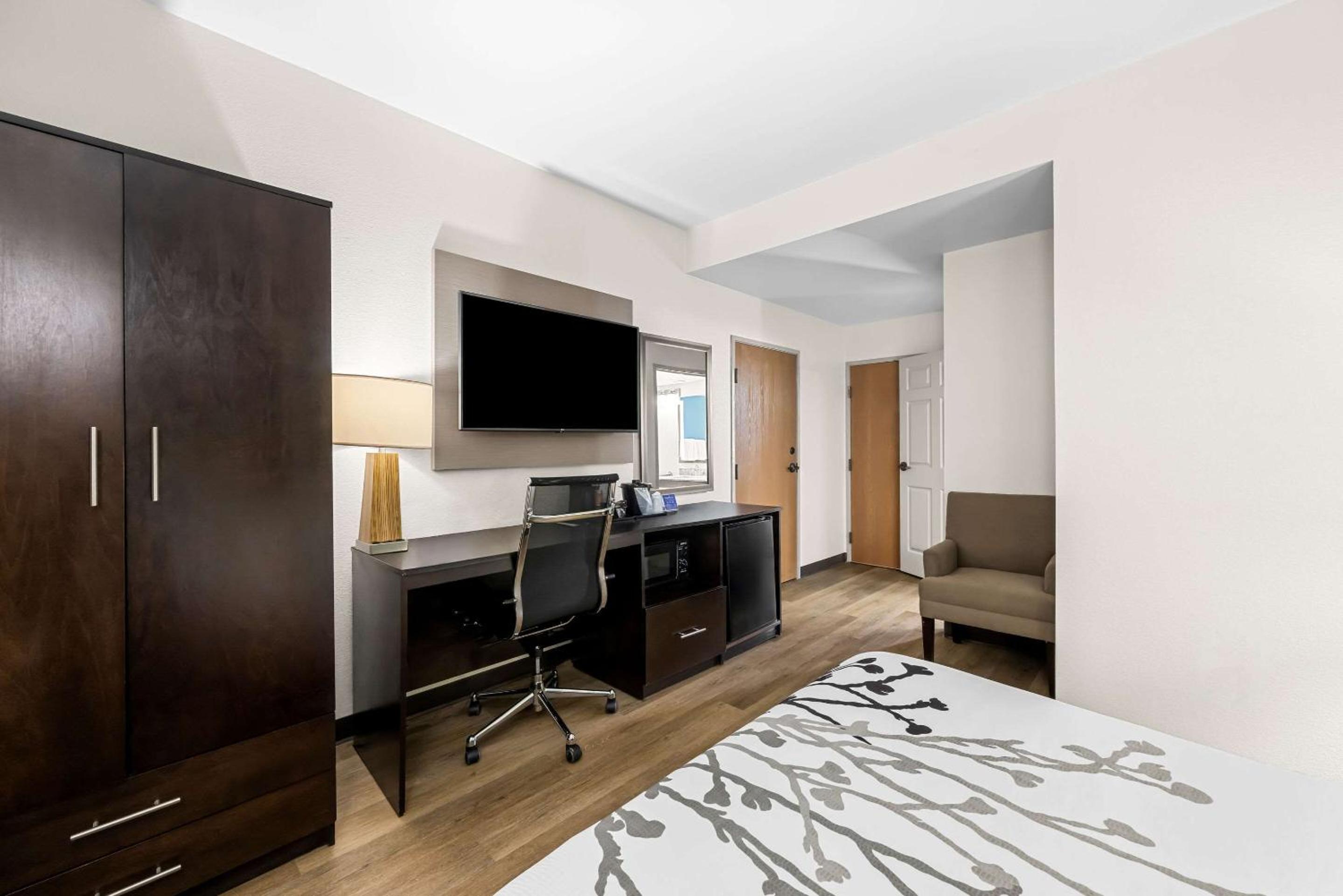 Kingsport Vacations - Sleep Inn  Suites Kingsport TriCities Airport - Property Image 33