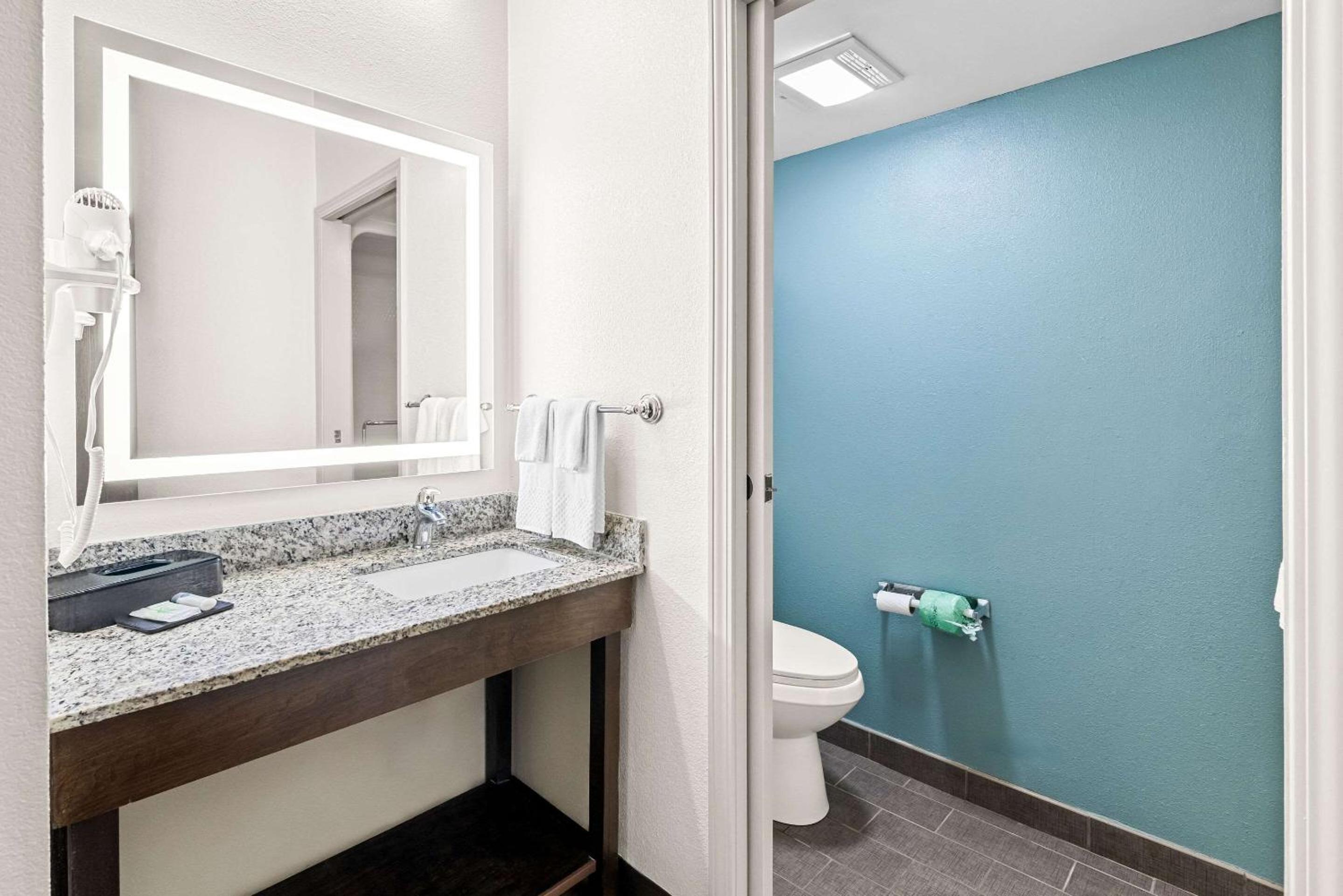 Kingsport Vacations - Sleep Inn  Suites Kingsport TriCities Airport - Property Image 3