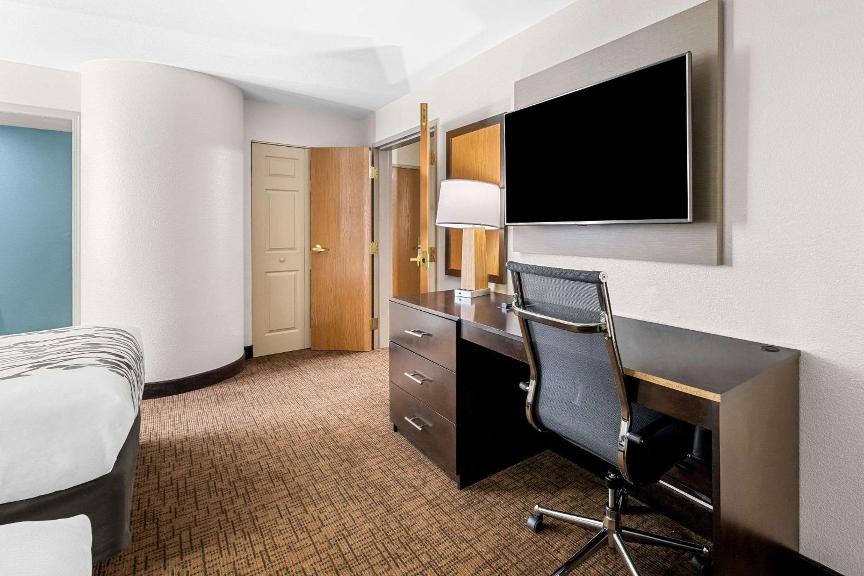 Kingsport Vacations - Sleep Inn  Suites Kingsport TriCities Airport - Property Image 7