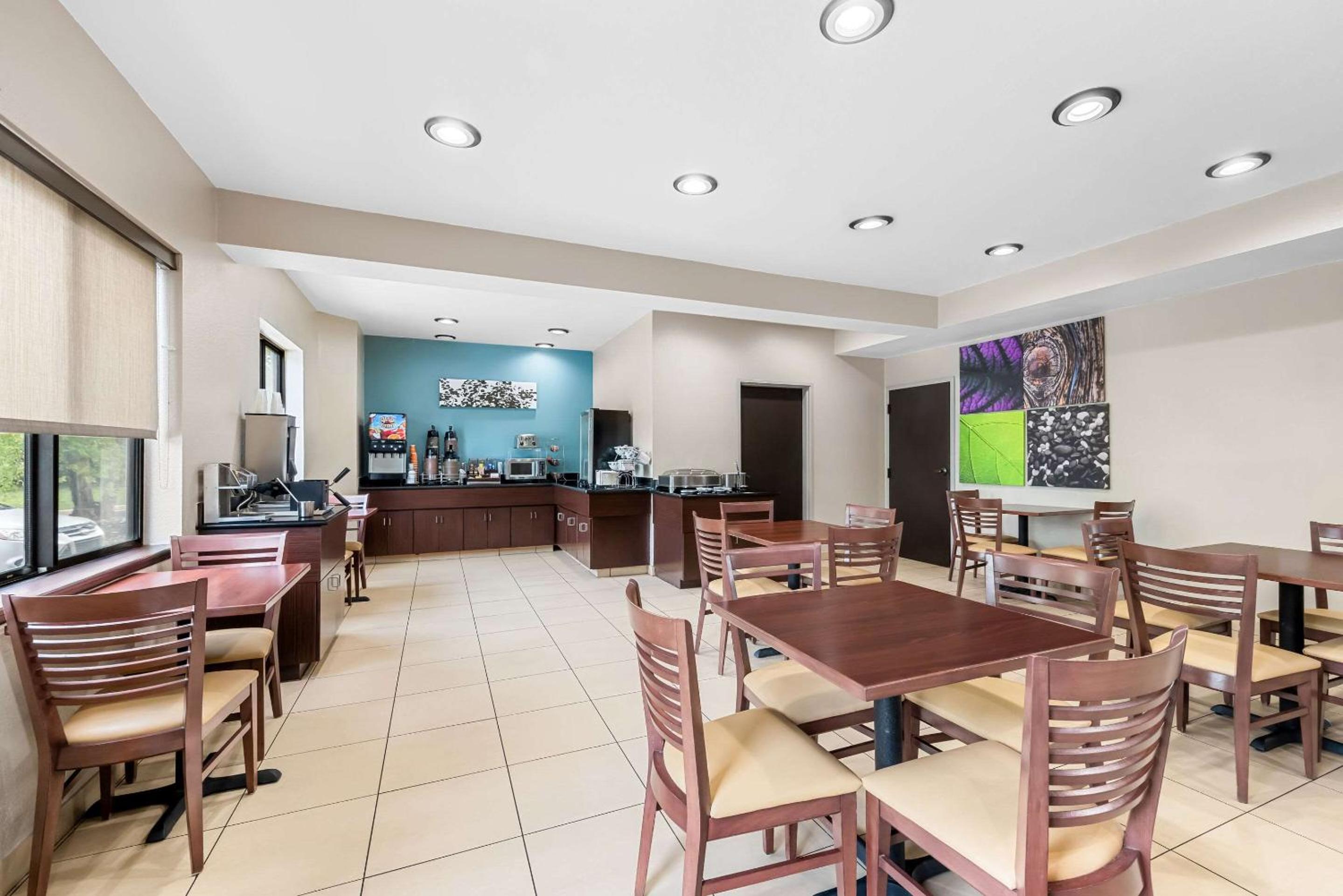 Kingsport Vacations - Sleep Inn  Suites Kingsport TriCities Airport - Property Image 17