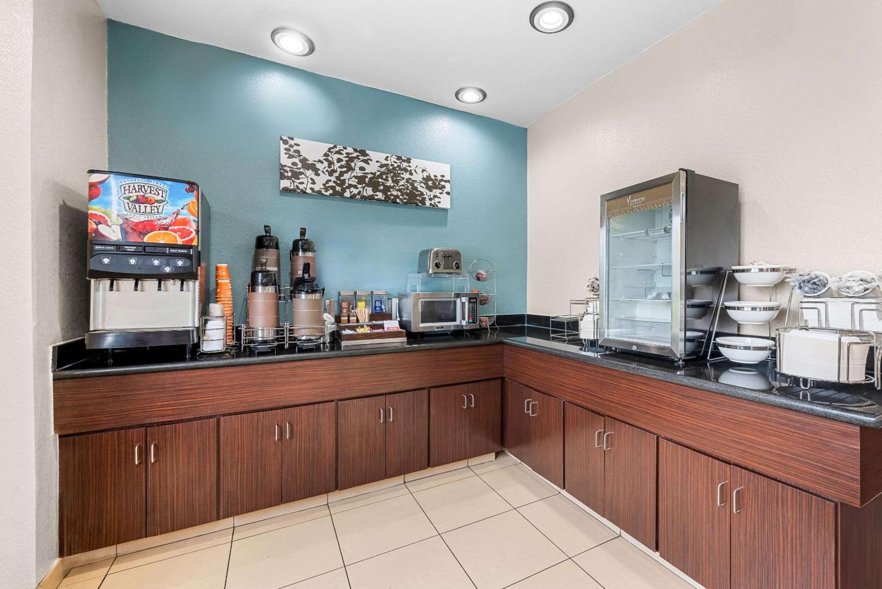 Kingsport Vacations - Sleep Inn  Suites Kingsport TriCities Airport - Property Image 18