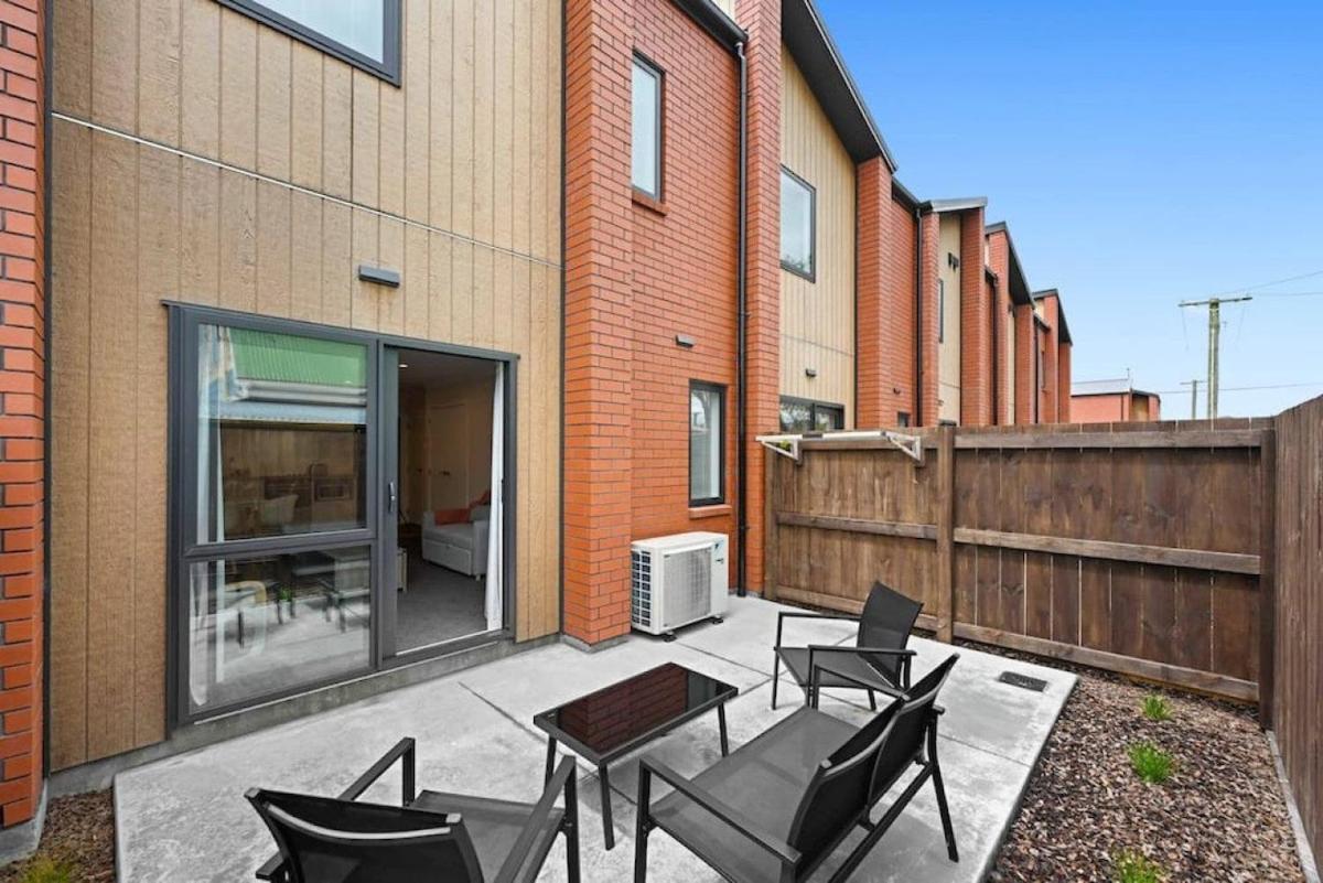 Frankton Townhouse Retreat - Central view 4