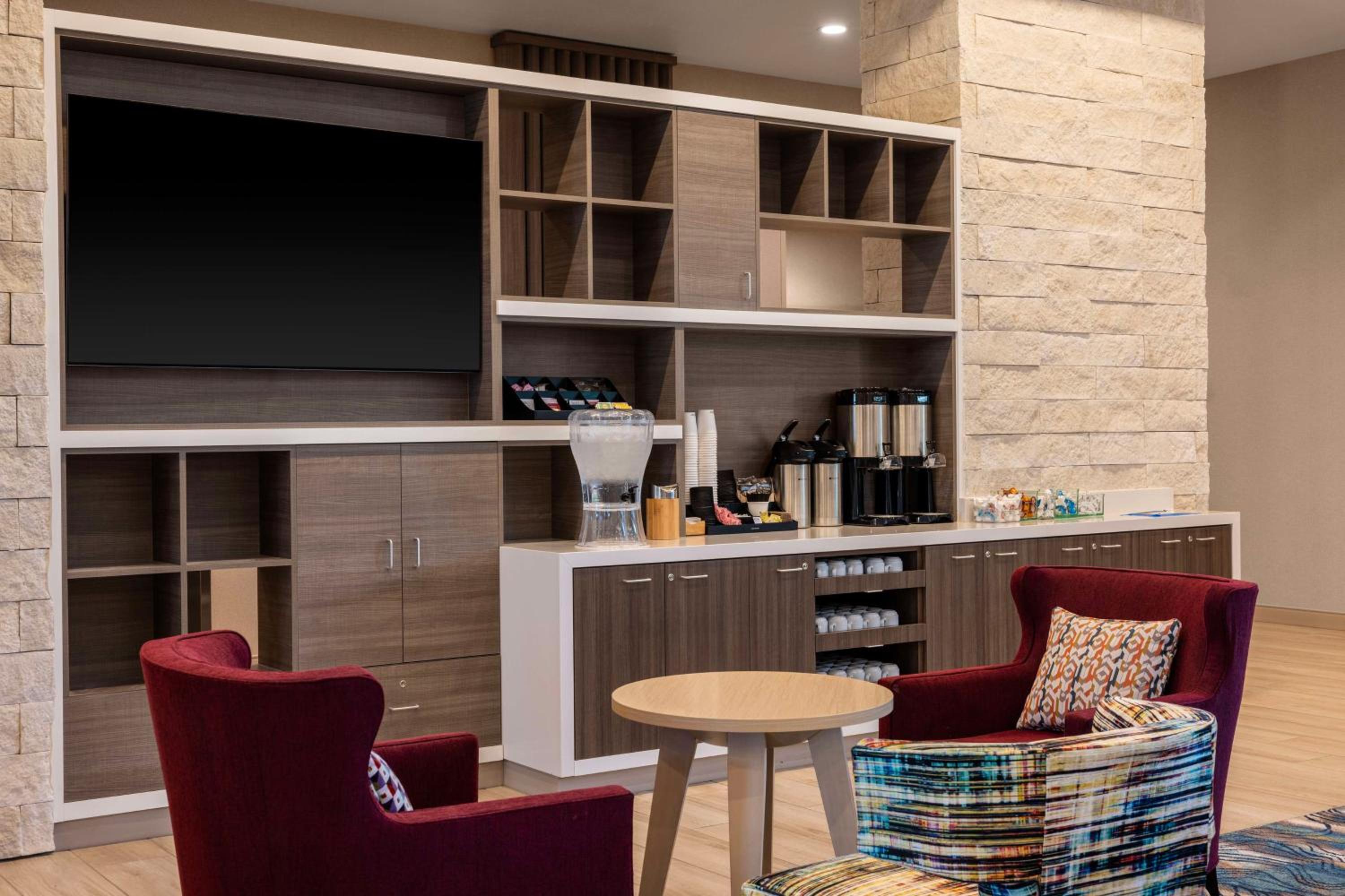 Marina Vacations - Home2 Suites By Hilton Marina - Property Image 3