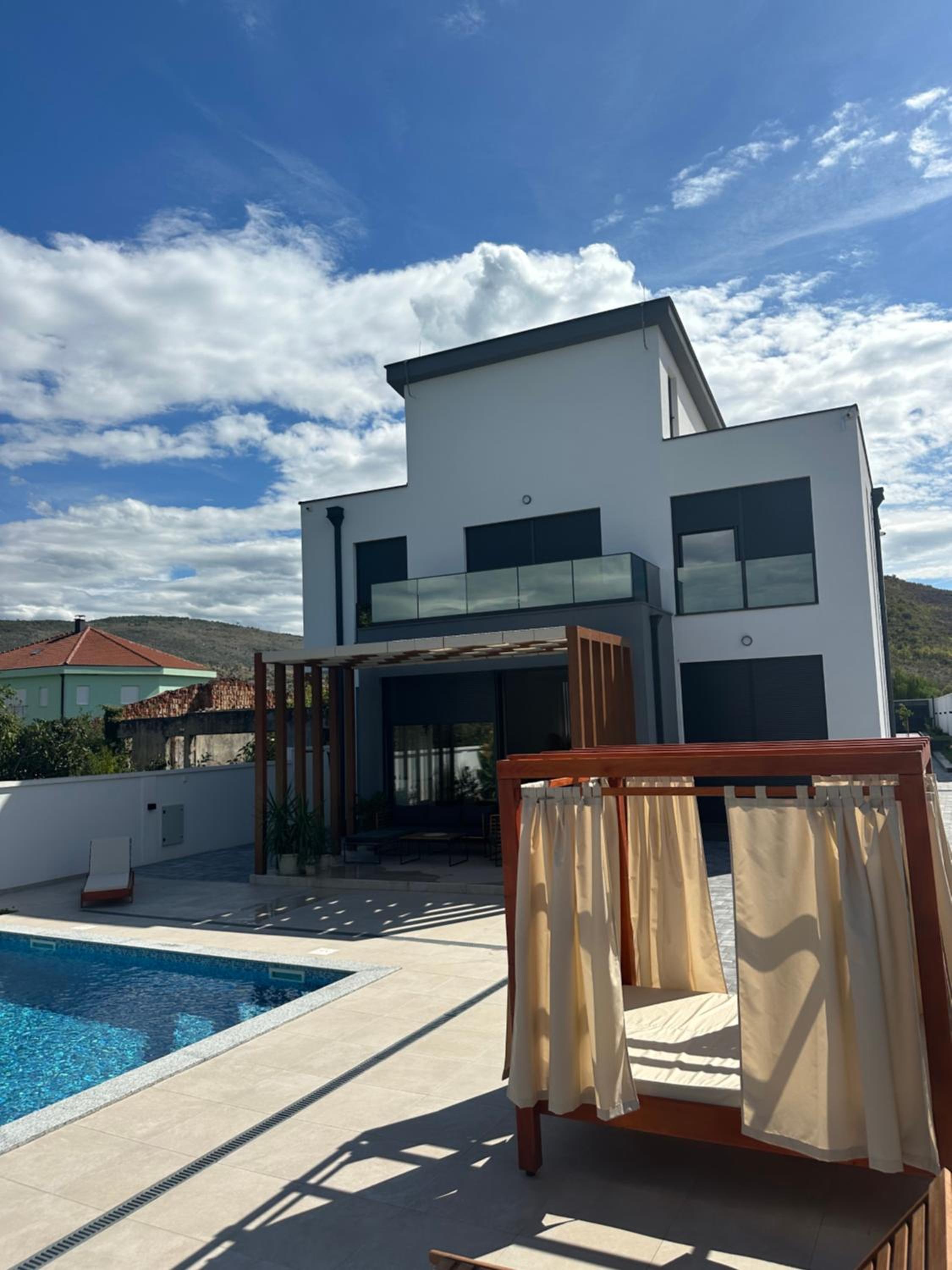 Villa H