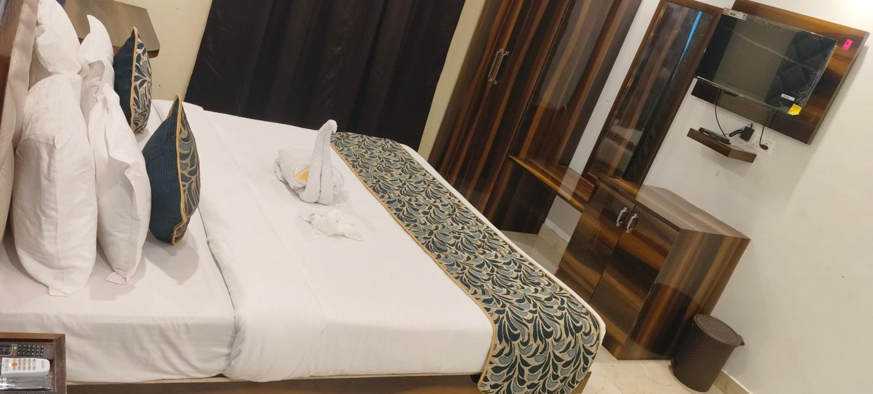SAROJINI GARDEN HOTEL & RESTAURANT view 2