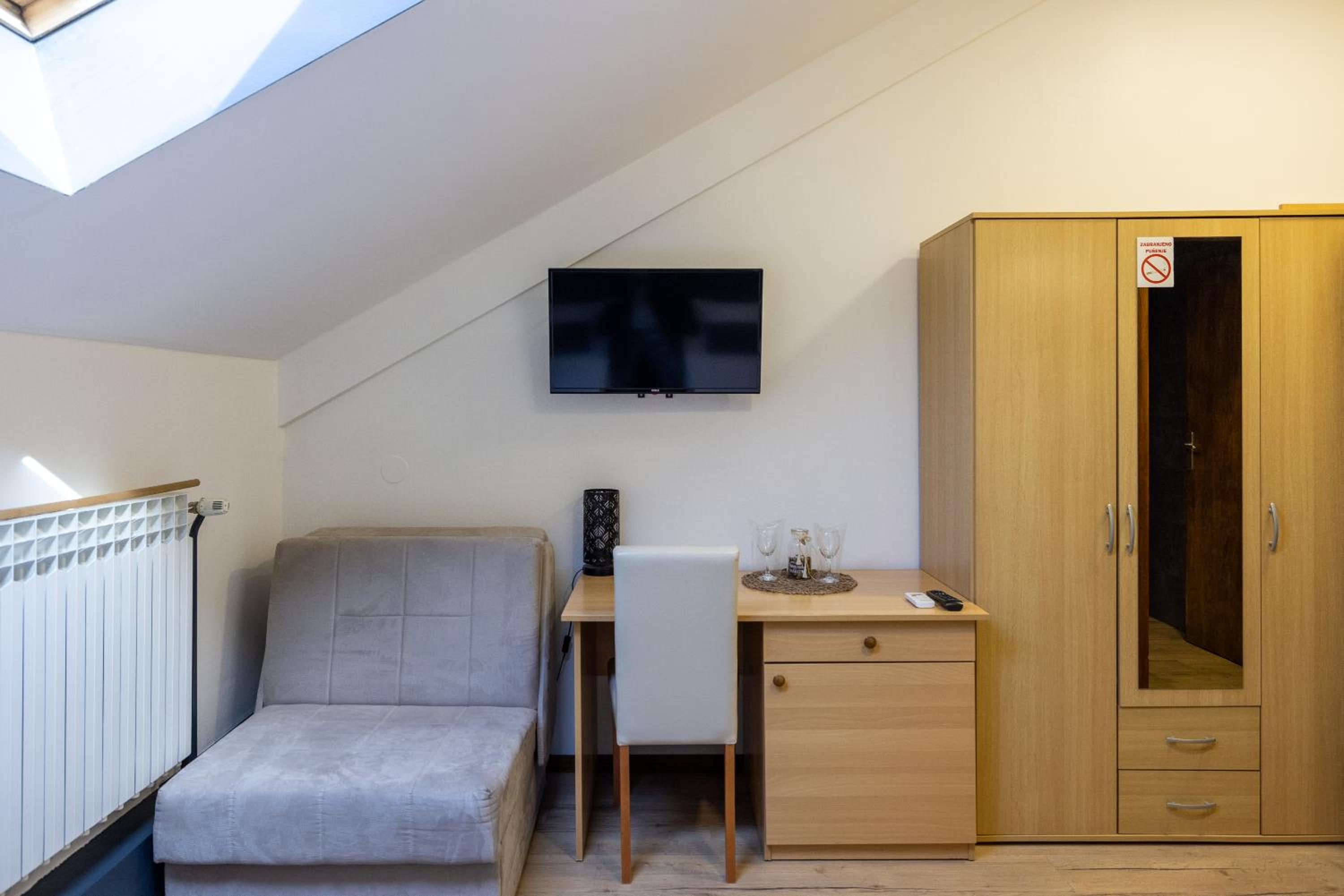 Rooms Lišnić view 4
