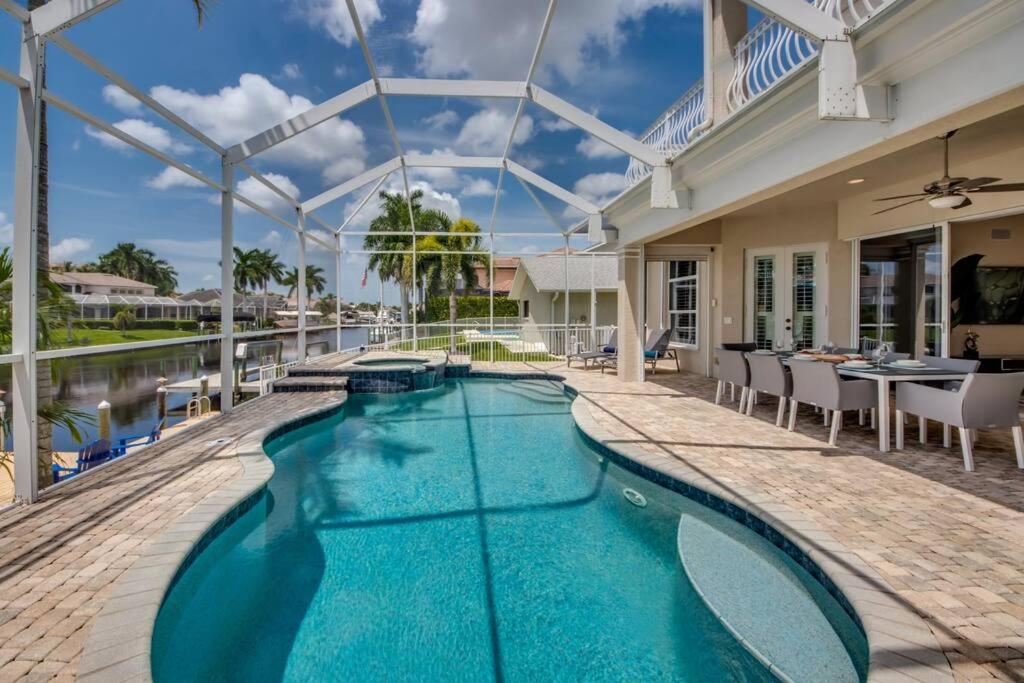 Villa Plantation by CoralVilla - spacious, on water view 4