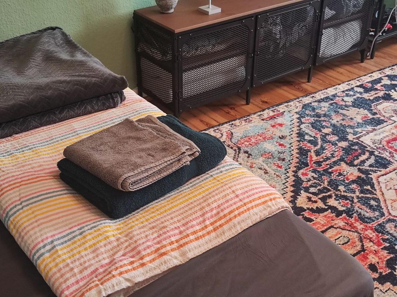 Stylish 2-room Apartment with Balcony Next to East Side Gallery