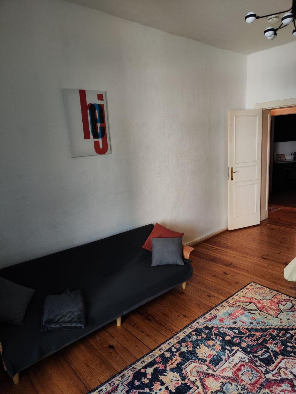Stylish 2-room Apartment with Balcony Next to East Side Gallery
