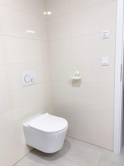 FREE PARKING apt with GRAND TERRACE